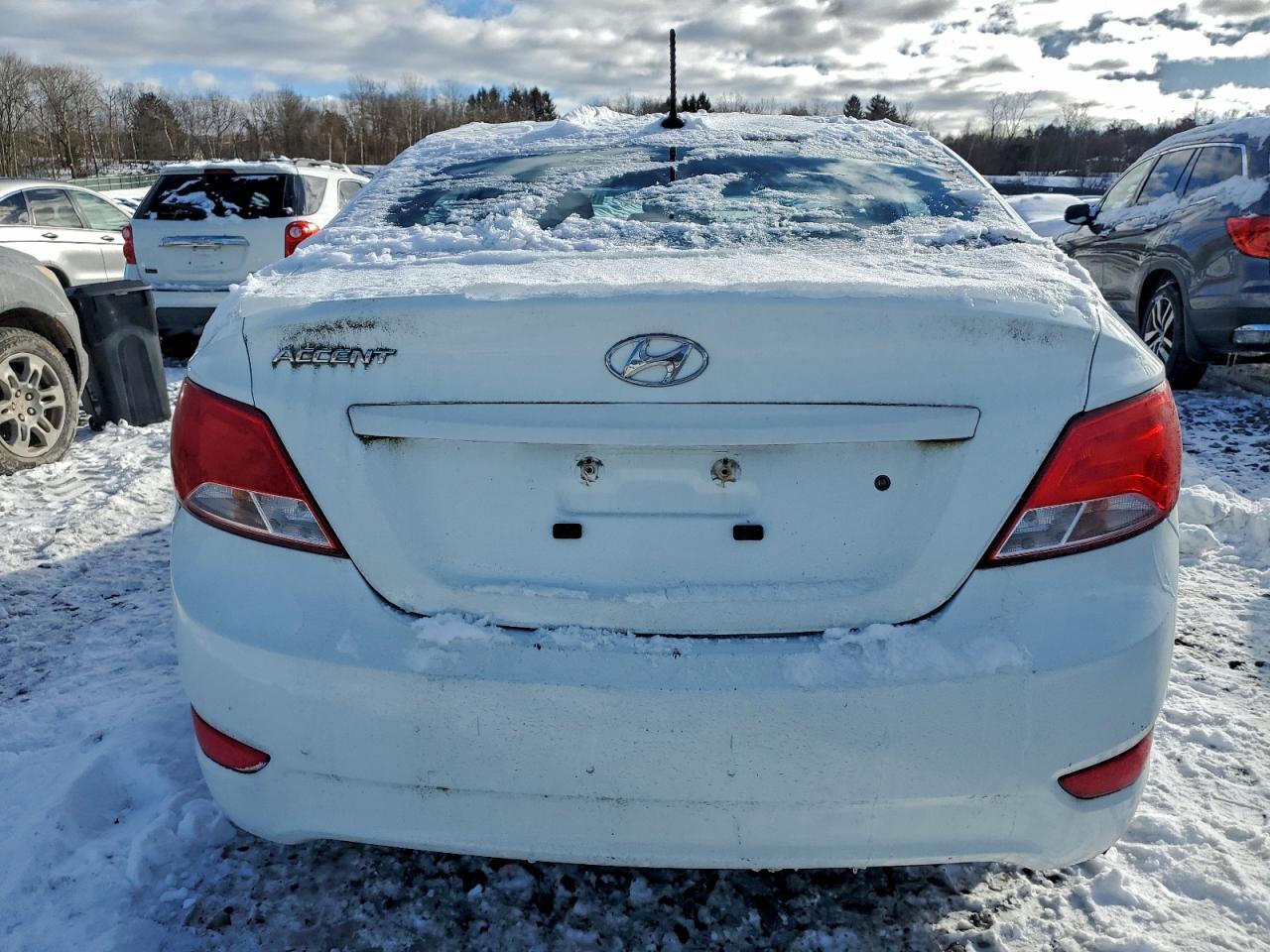 2015 Hyundai Accent Gls White vin: KMHCT4AE4FU905487