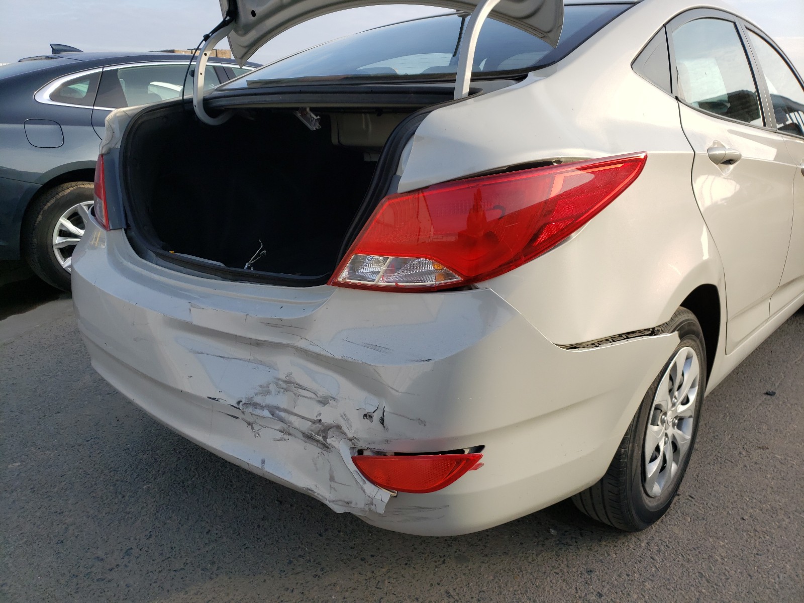 2016 Hyundai Accent Se White vin: KMHCT4AE4GU072016