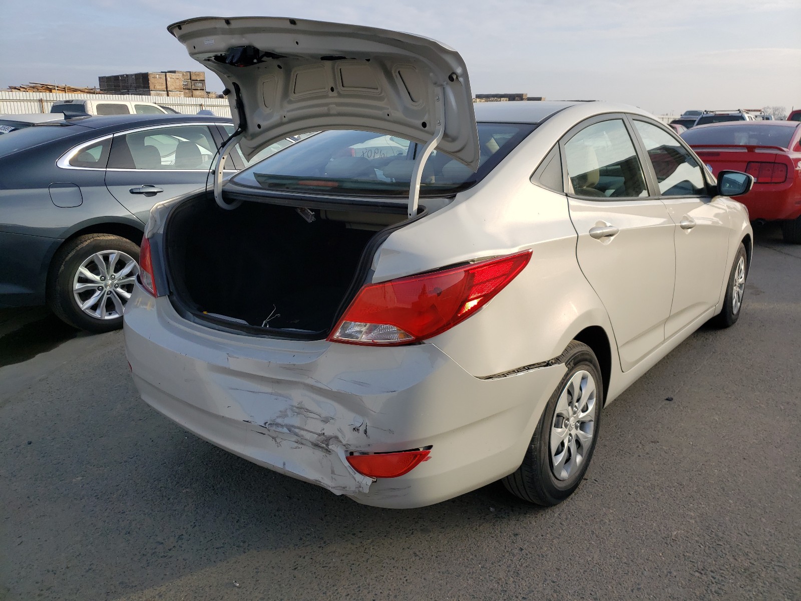 2016 Hyundai Accent Se White vin: KMHCT4AE4GU072016