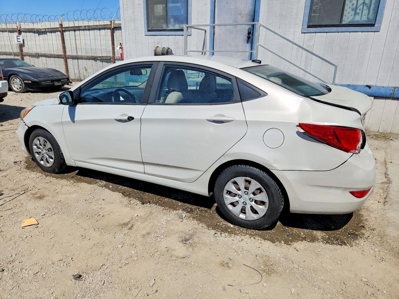 2016 Hyundai Accent Se Cream vin: KMHCT4AE4GU072016