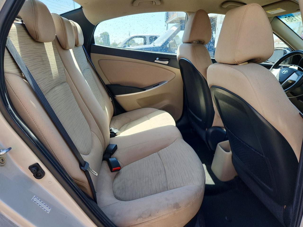 2016 Hyundai Accent Se Cream vin: KMHCT4AE4GU072016