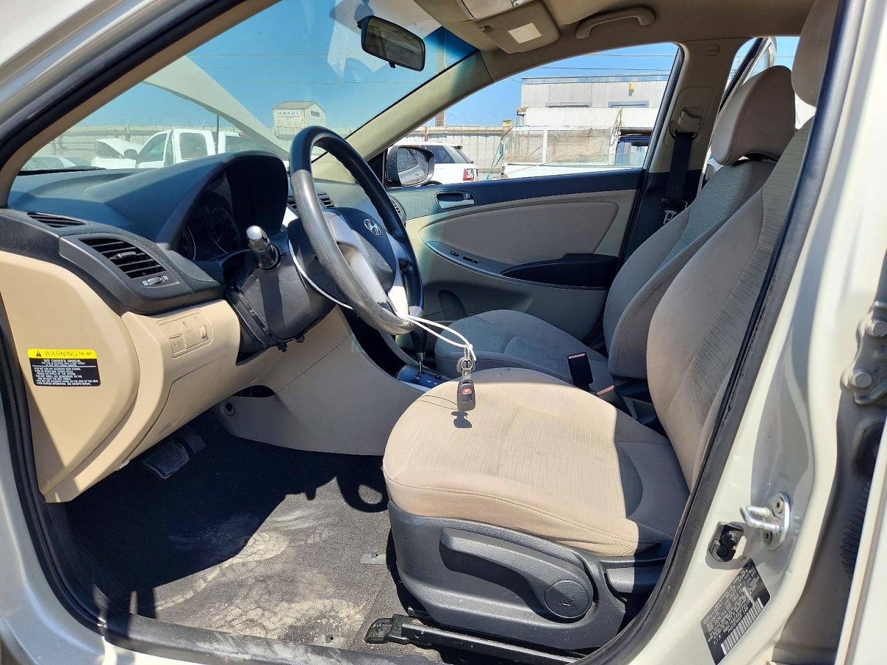 2016 Hyundai Accent Se Cream vin: KMHCT4AE4GU072016