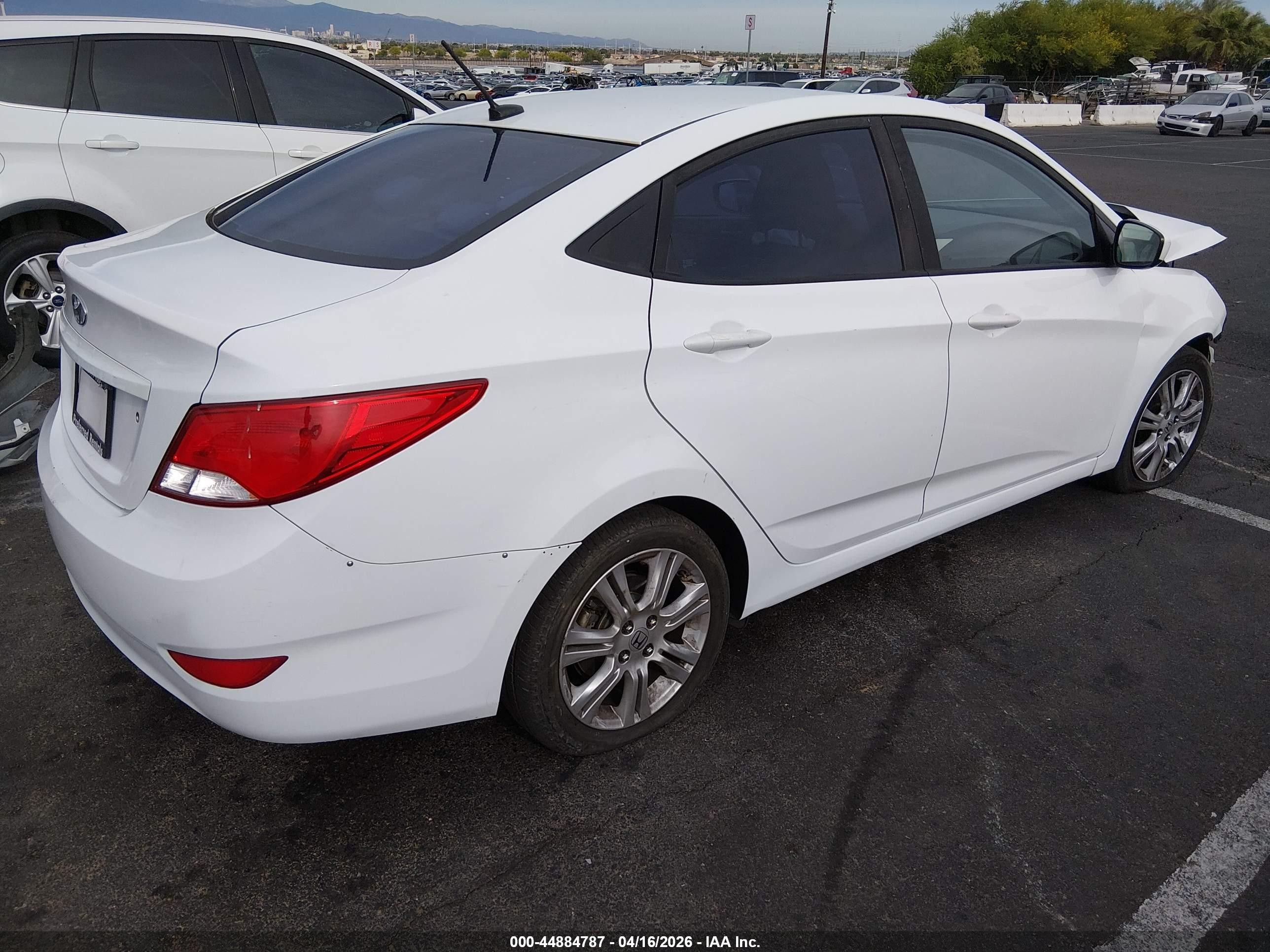 2017 Hyundai Accent Value Edition Белый vin: KMHCT4AE4HU272332
