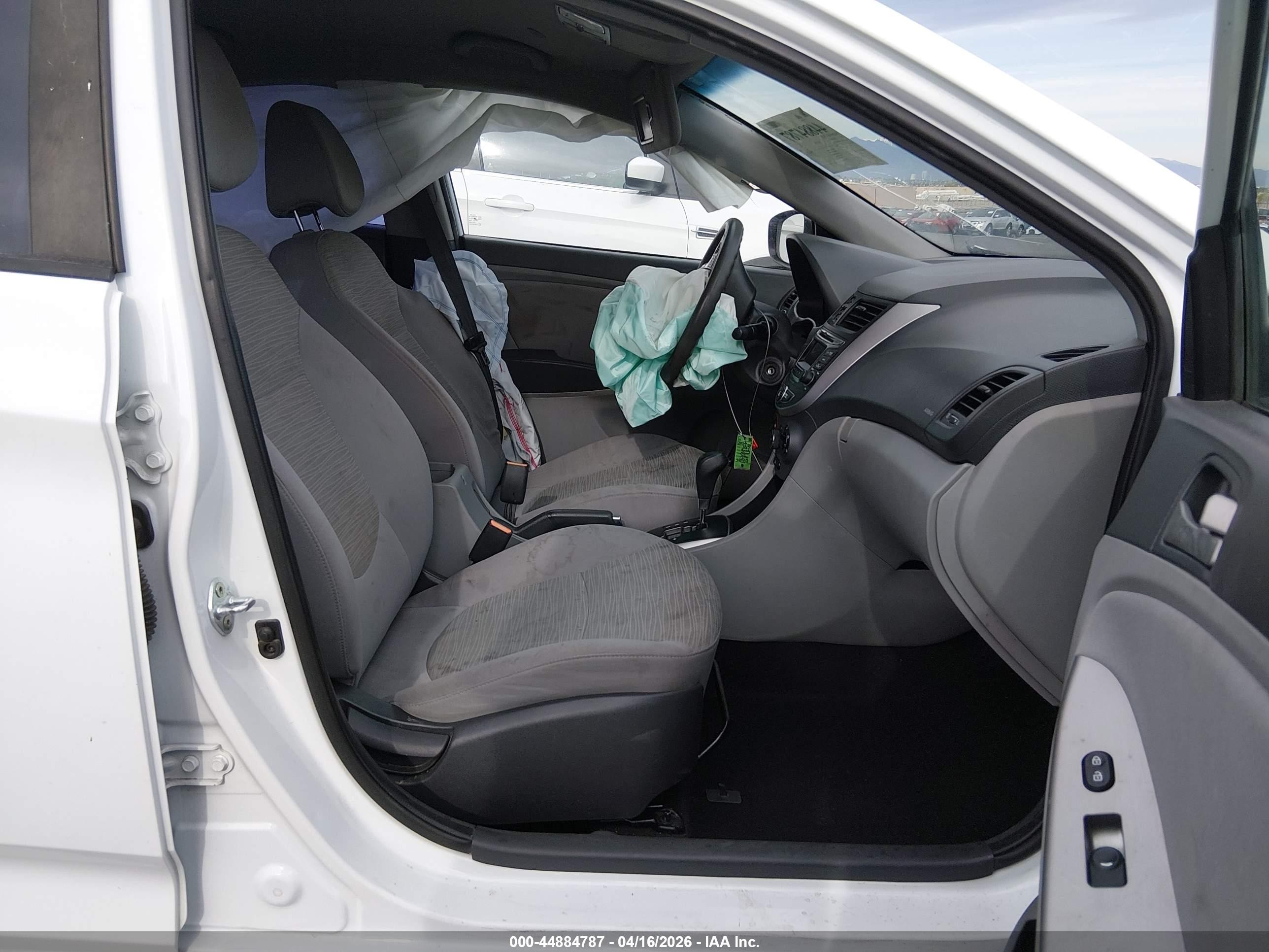 2017 Hyundai Accent Value Edition Белый vin: KMHCT4AE4HU272332
