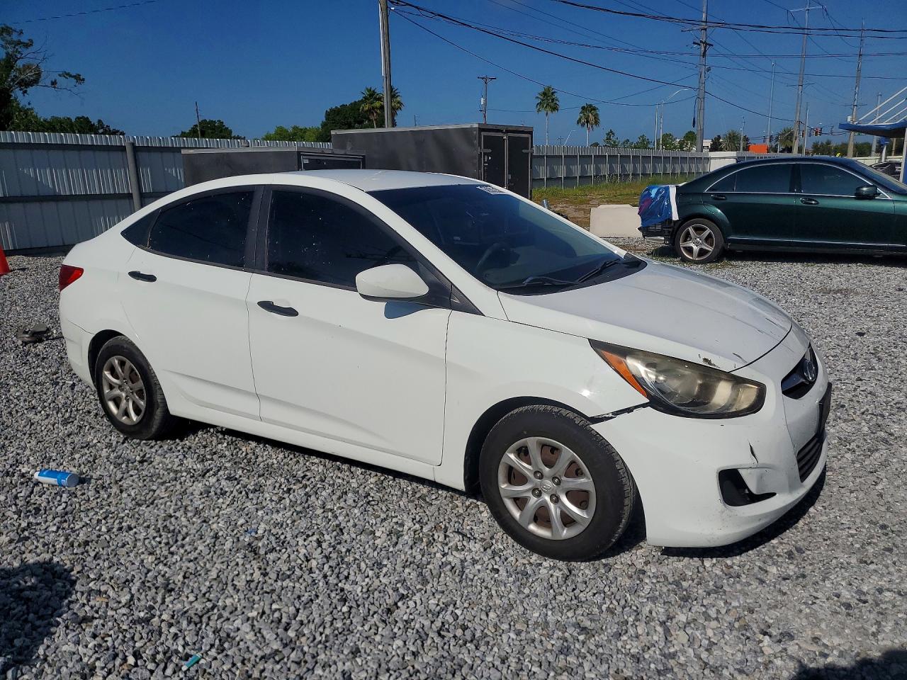 2012 Hyundai Accent Gls White vin: KMHCT4AE5CU070141