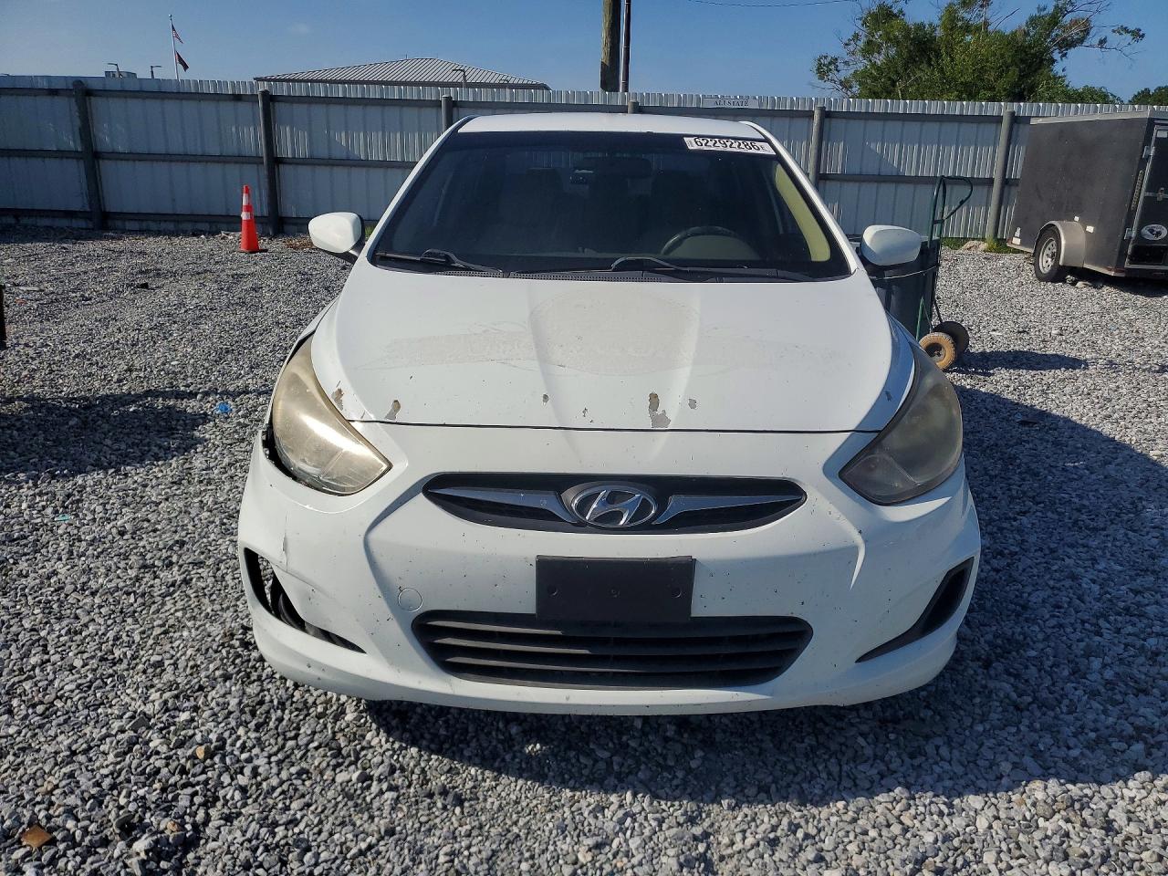 2012 Hyundai Accent Gls White vin: KMHCT4AE5CU070141