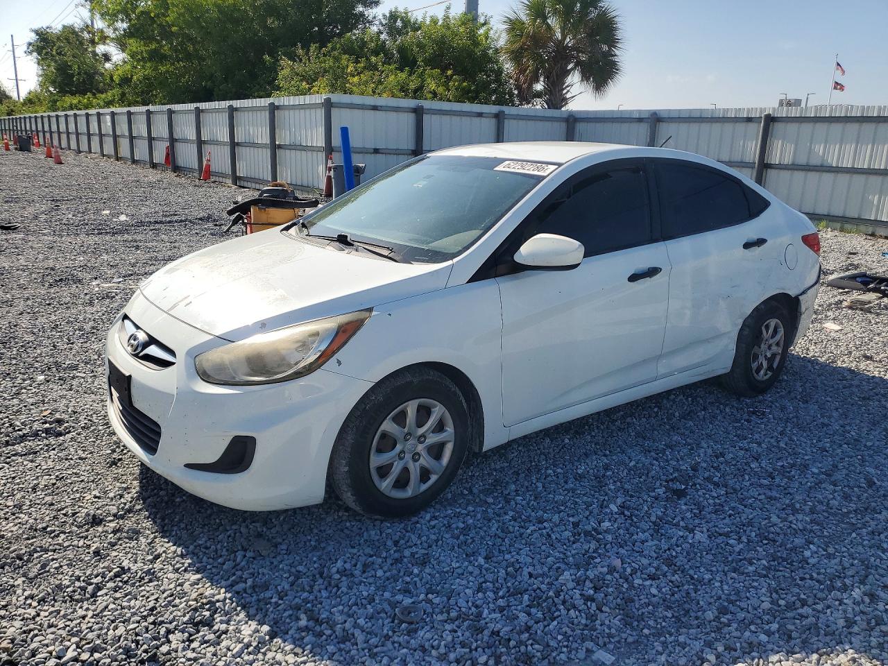 2012 Hyundai Accent Gls White vin: KMHCT4AE5CU070141