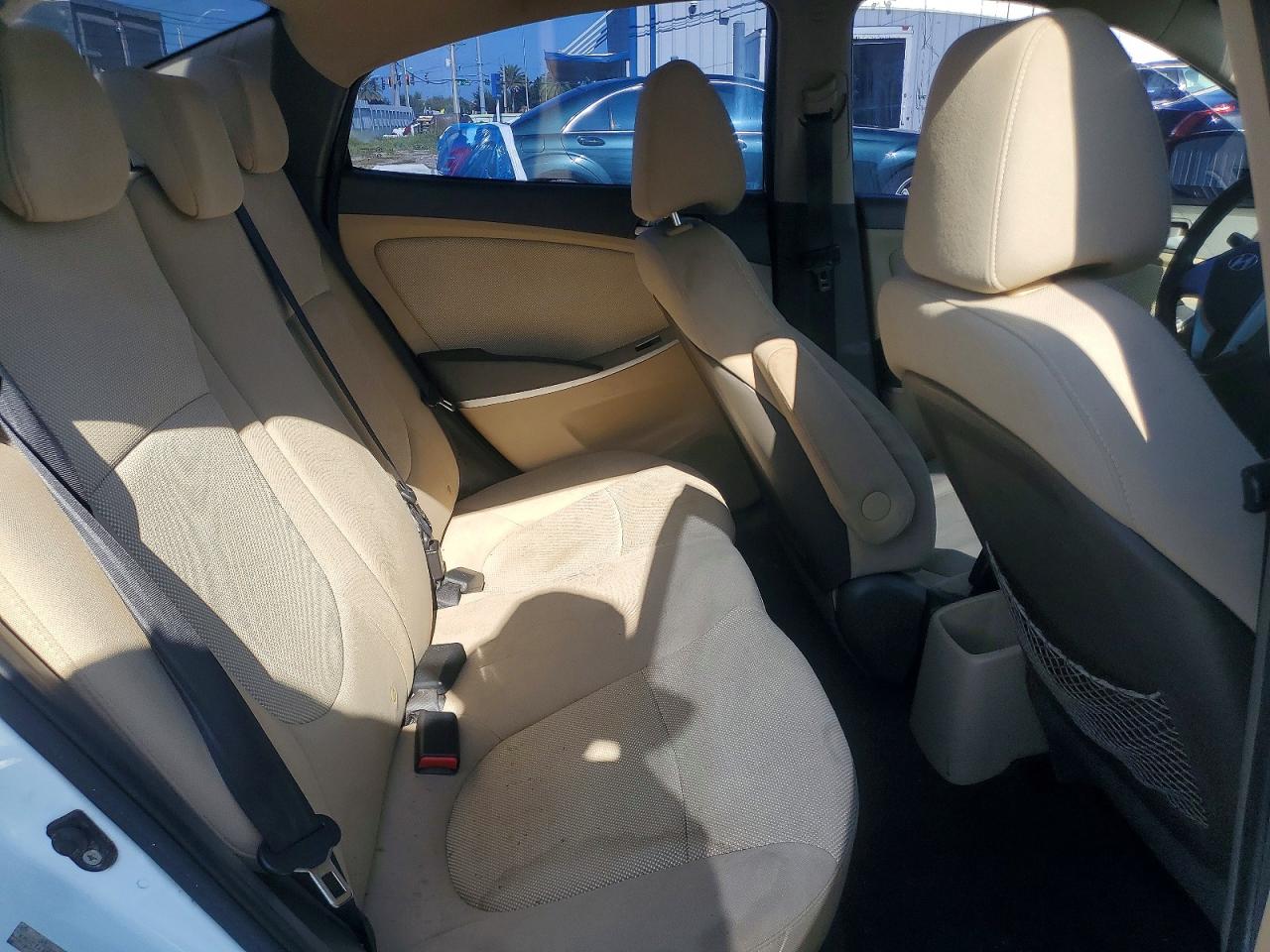 2012 Hyundai Accent Gls White vin: KMHCT4AE5CU070141