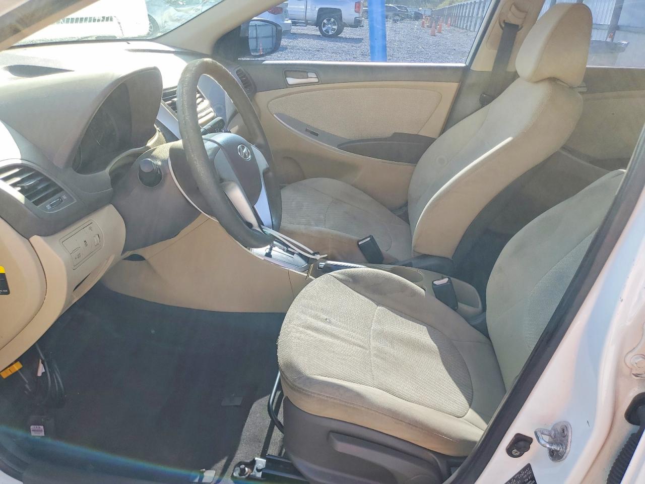 2012 Hyundai Accent Gls White vin: KMHCT4AE5CU070141