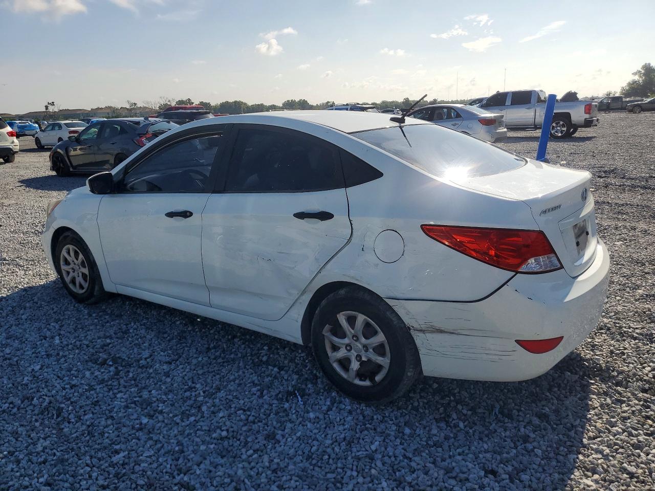 2012 Hyundai Accent Gls White vin: KMHCT4AE5CU070141