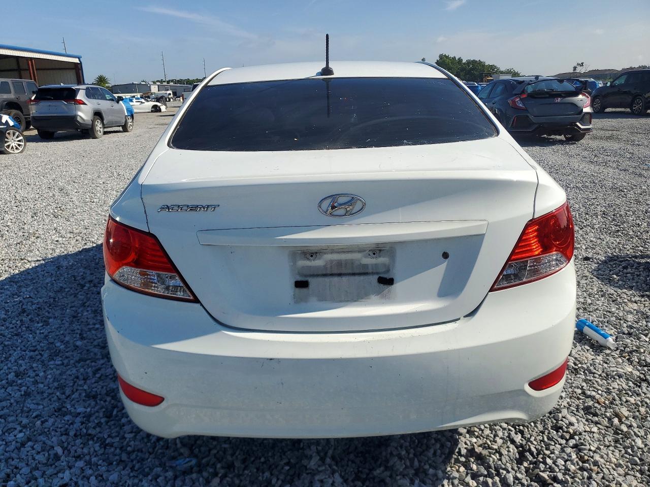 2012 Hyundai Accent Gls White vin: KMHCT4AE5CU070141