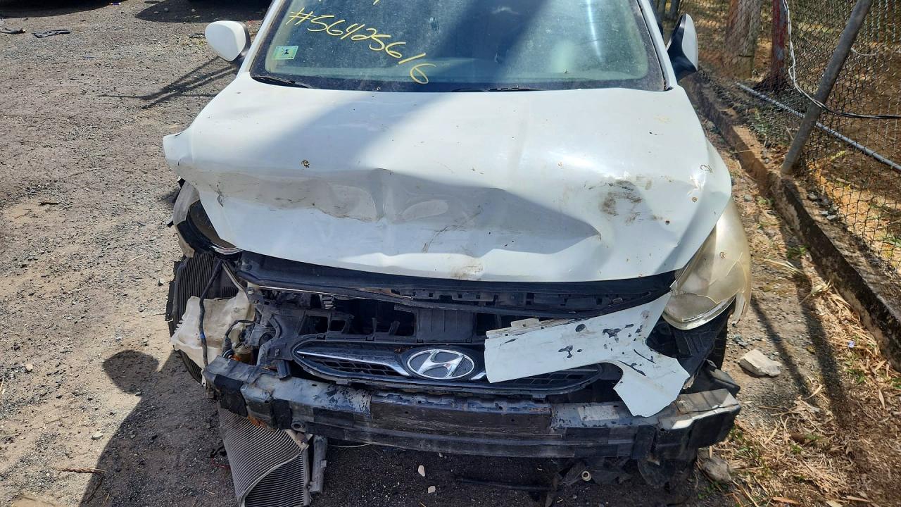 2012 Hyundai Accent Gls White vin: KMHCT4AE5CU123646