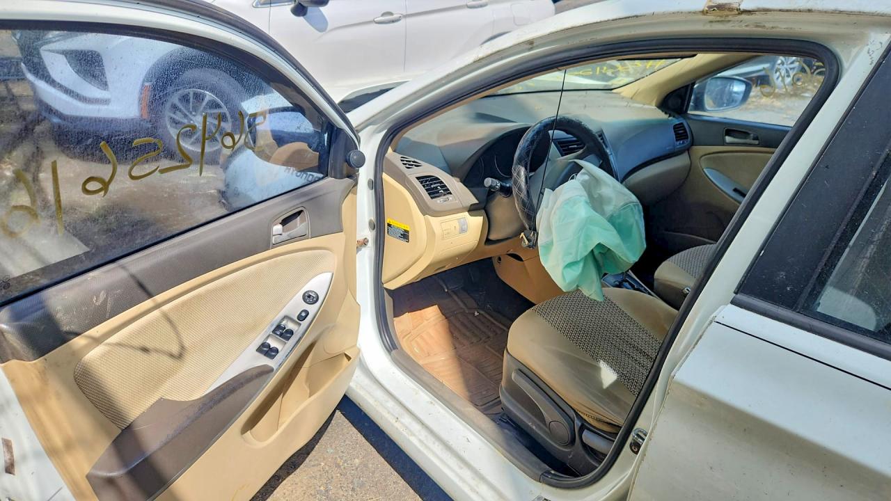 2012 Hyundai Accent Gls White vin: KMHCT4AE5CU123646