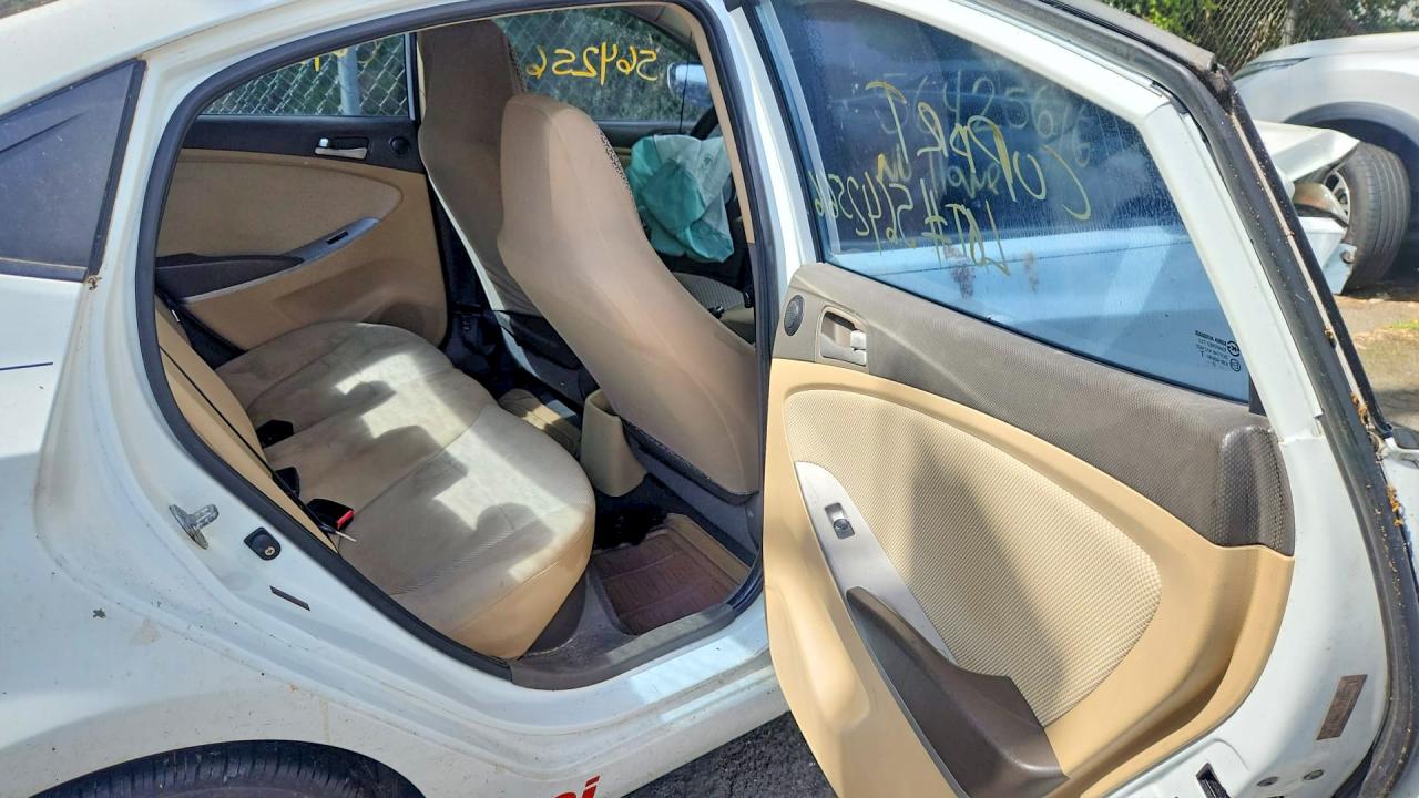 2012 Hyundai Accent Gls White vin: KMHCT4AE5CU123646