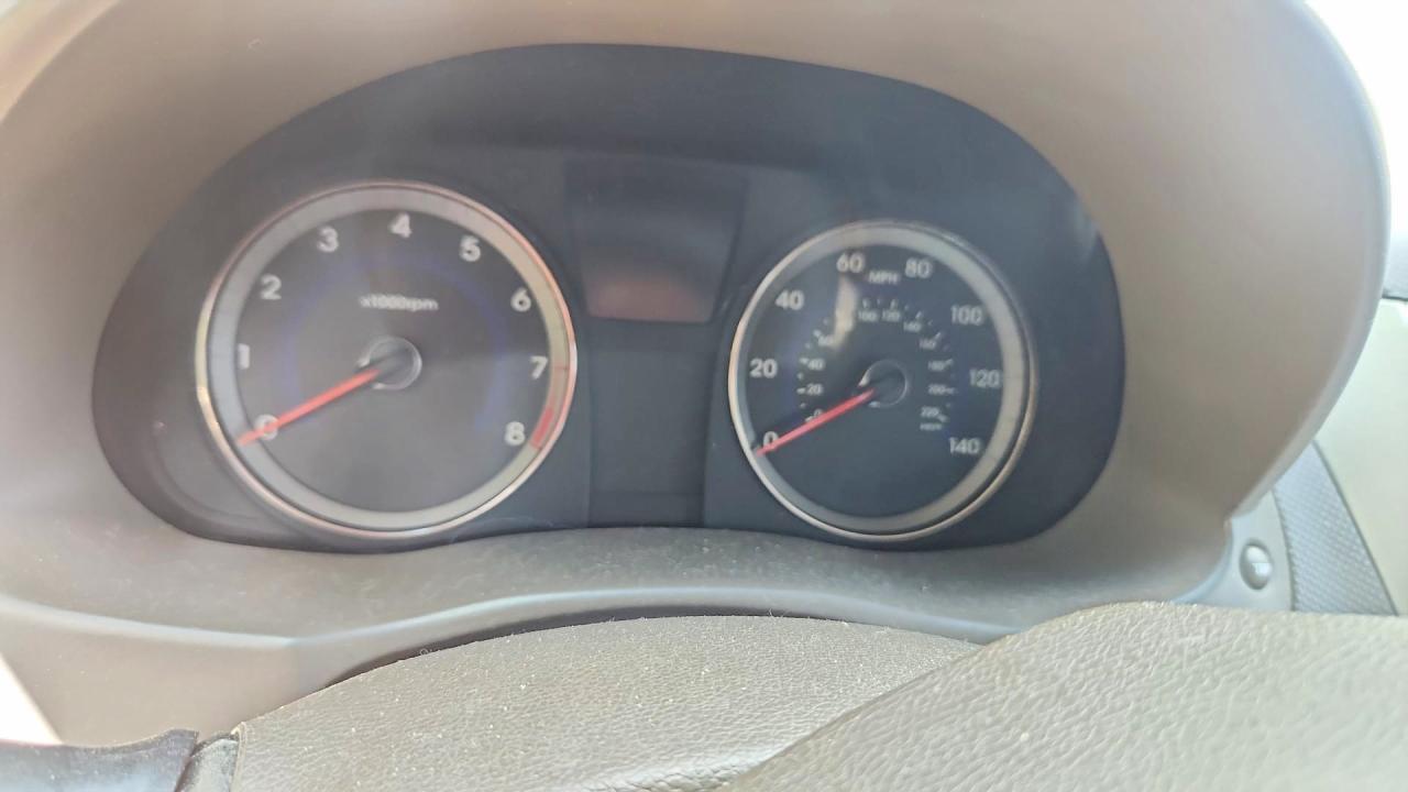 2012 Hyundai Accent Gls White vin: KMHCT4AE5CU123646