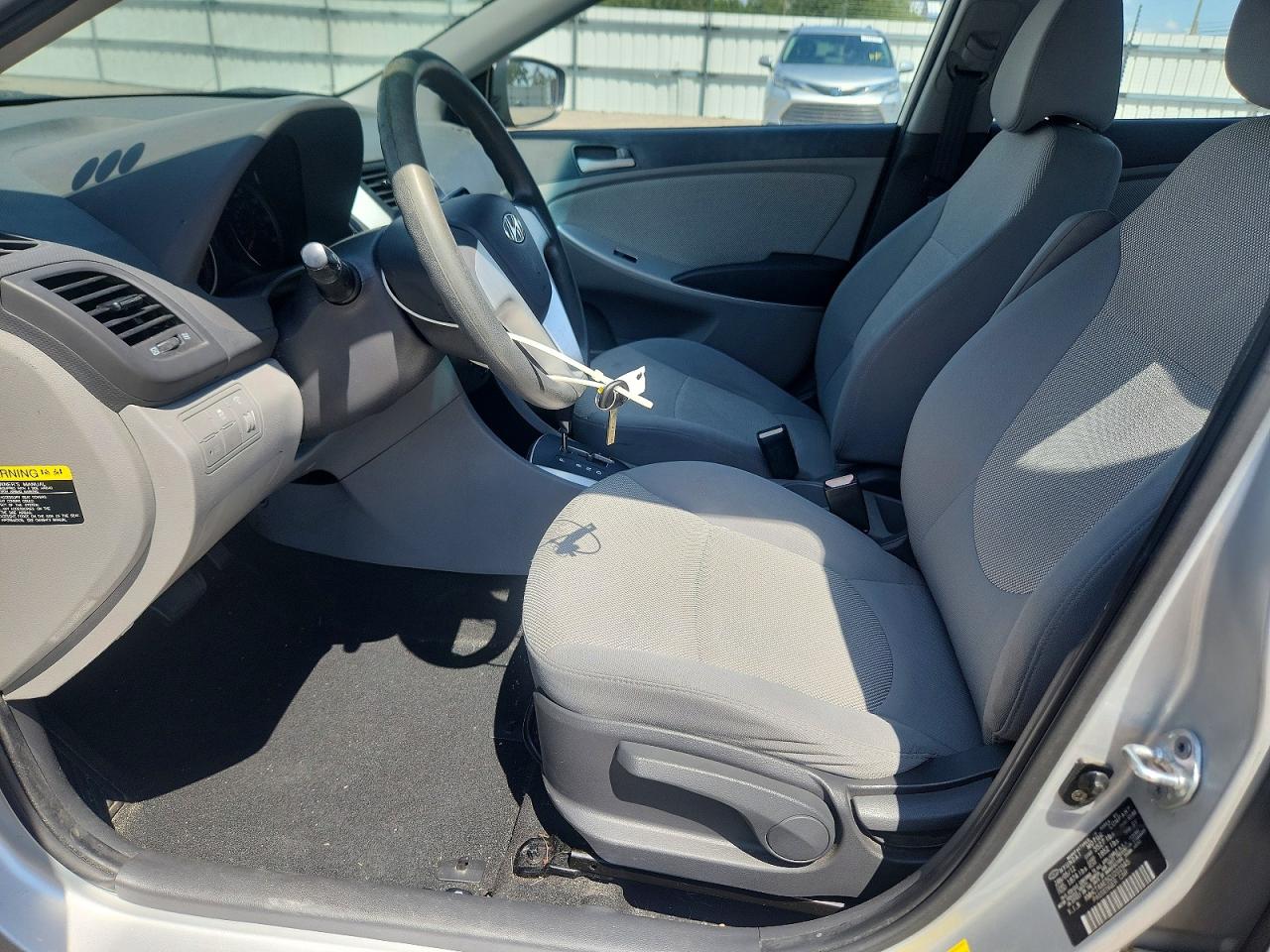 2012 Hyundai Accent Gls Серебряный vin: KMHCT4AE5CU202945