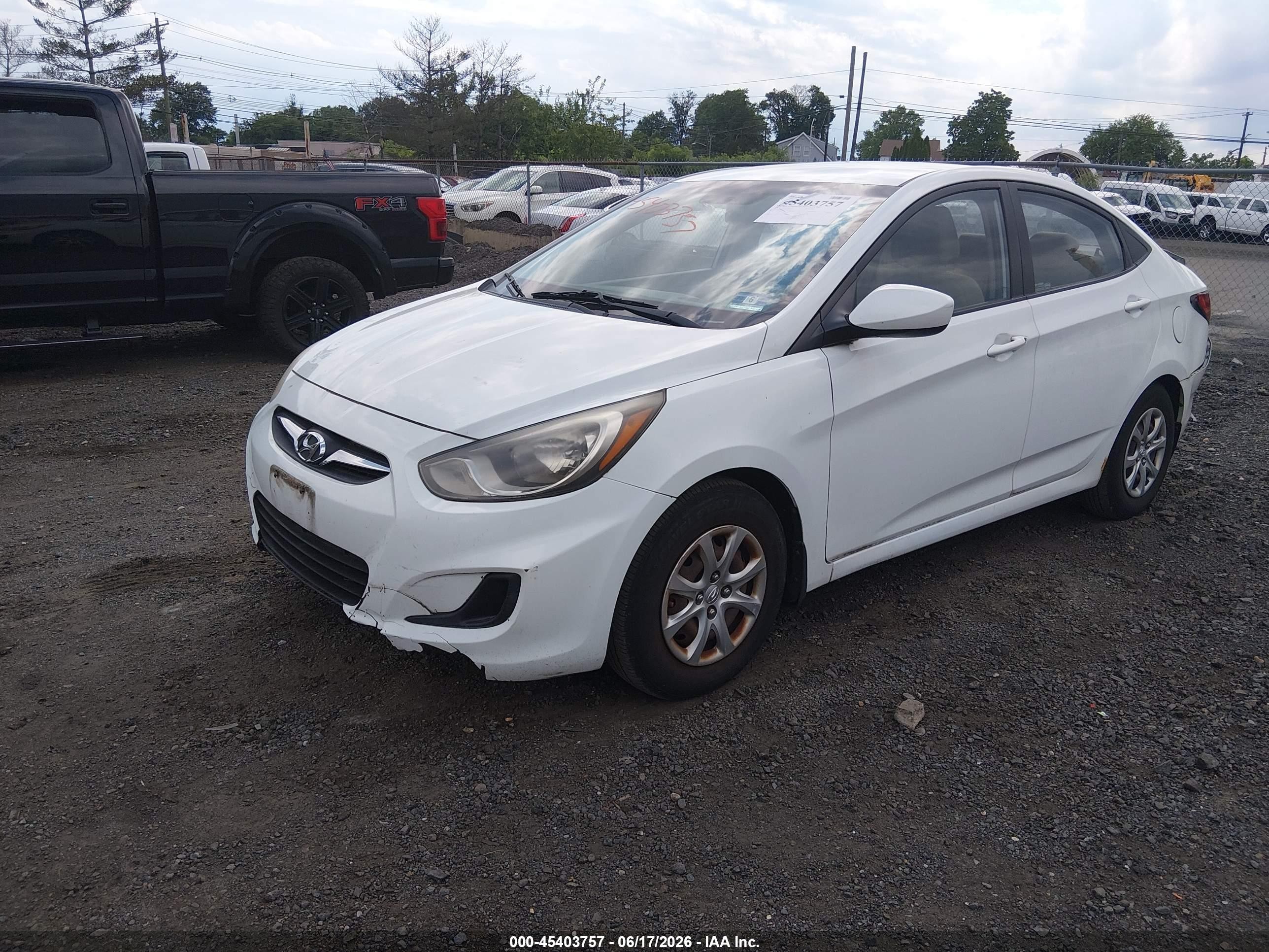 2012 Hyundai Accent Gls White vin: KMHCT4AE5CU261686
