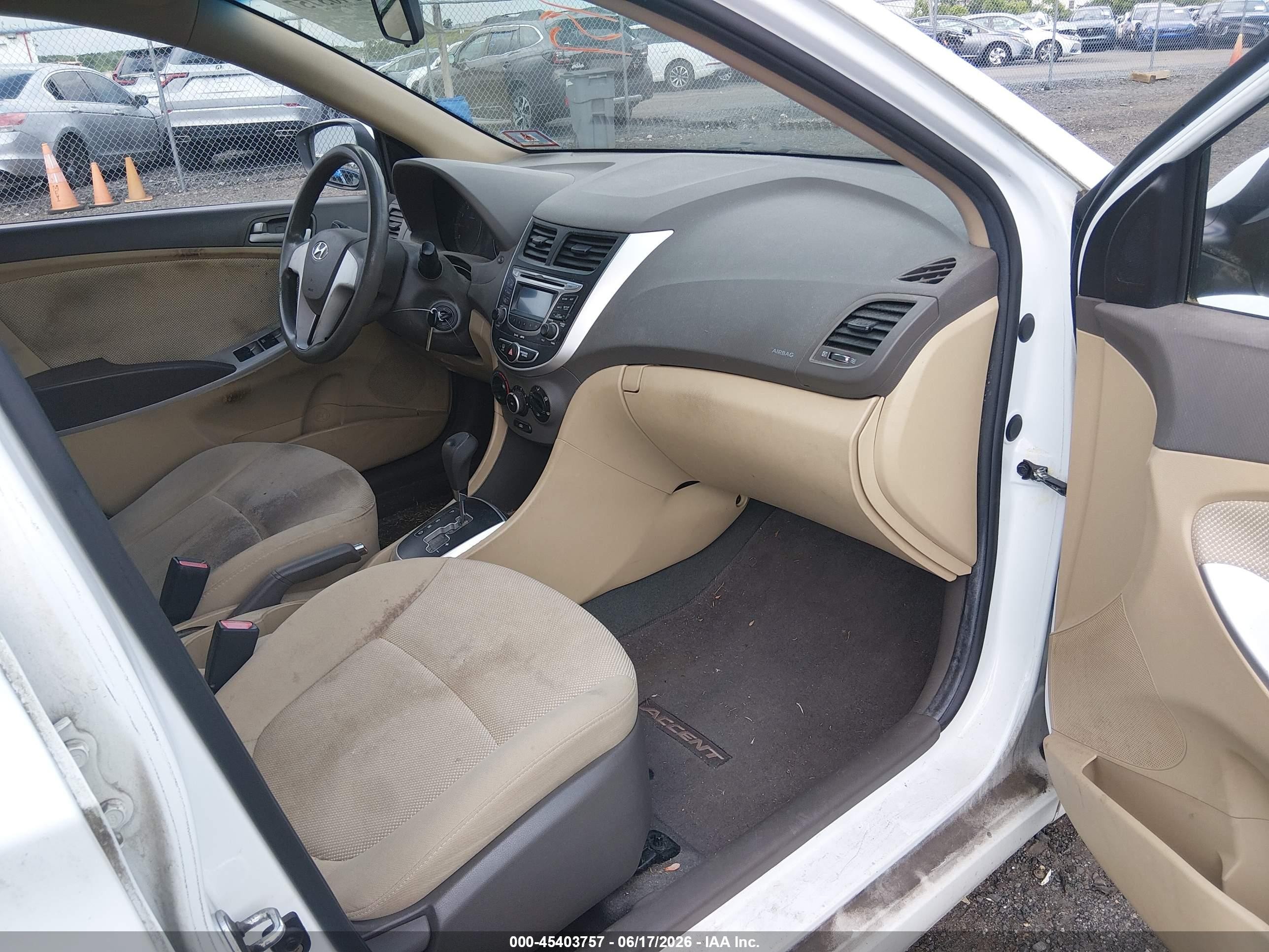 2012 Hyundai Accent Gls White vin: KMHCT4AE5CU261686