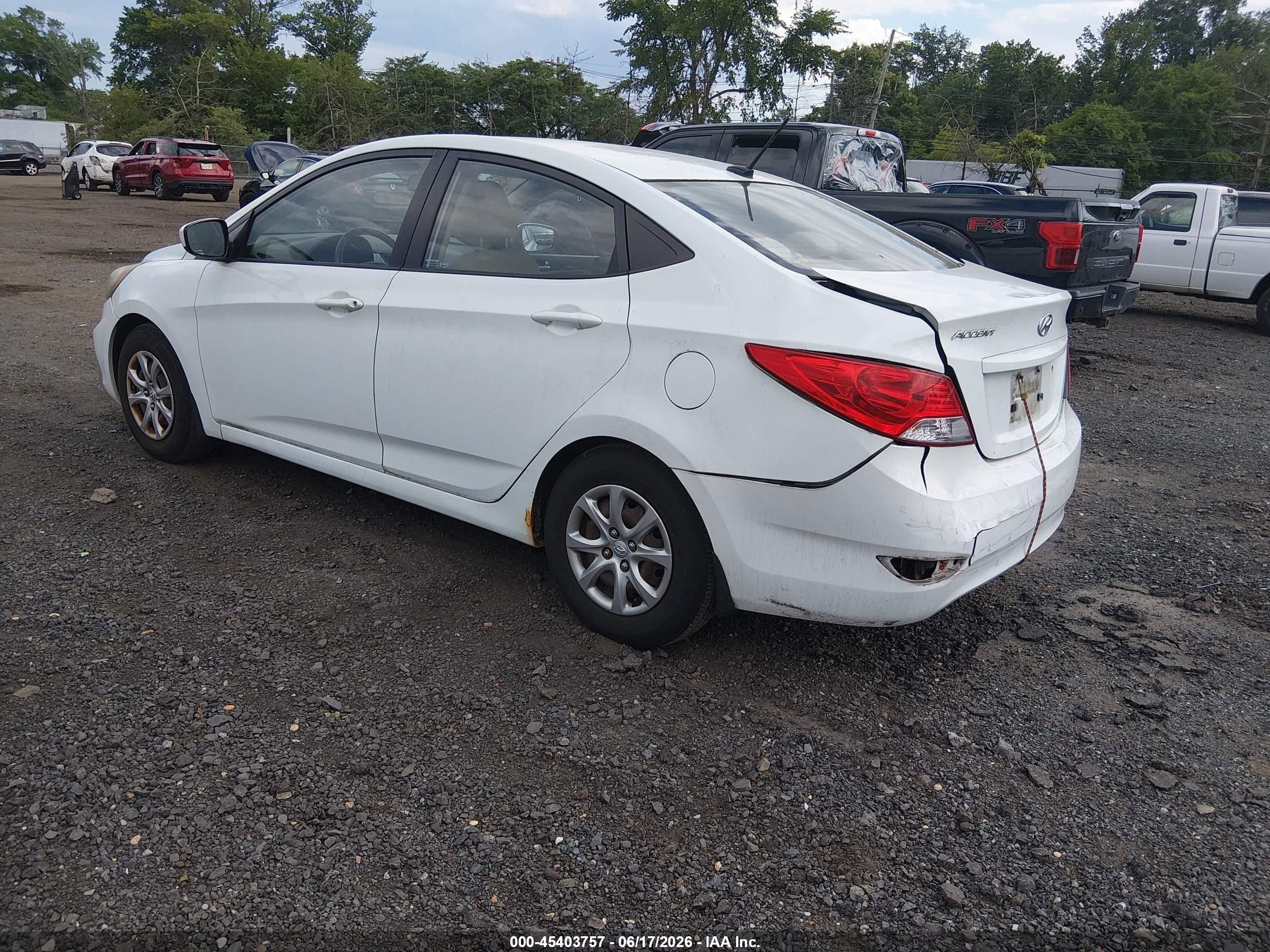 2012 Hyundai Accent Gls White vin: KMHCT4AE5CU261686