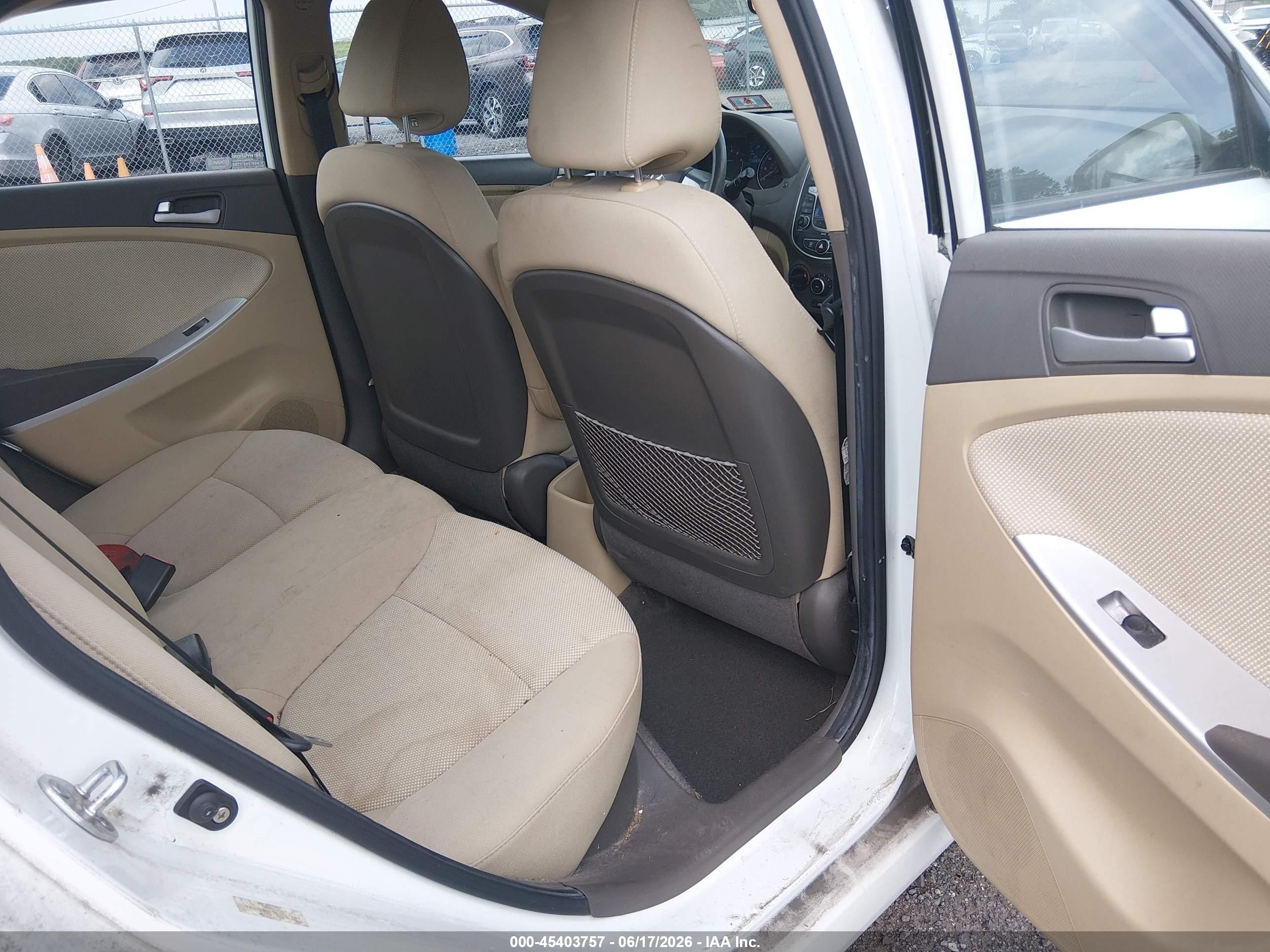 2012 Hyundai Accent Gls White vin: KMHCT4AE5CU261686