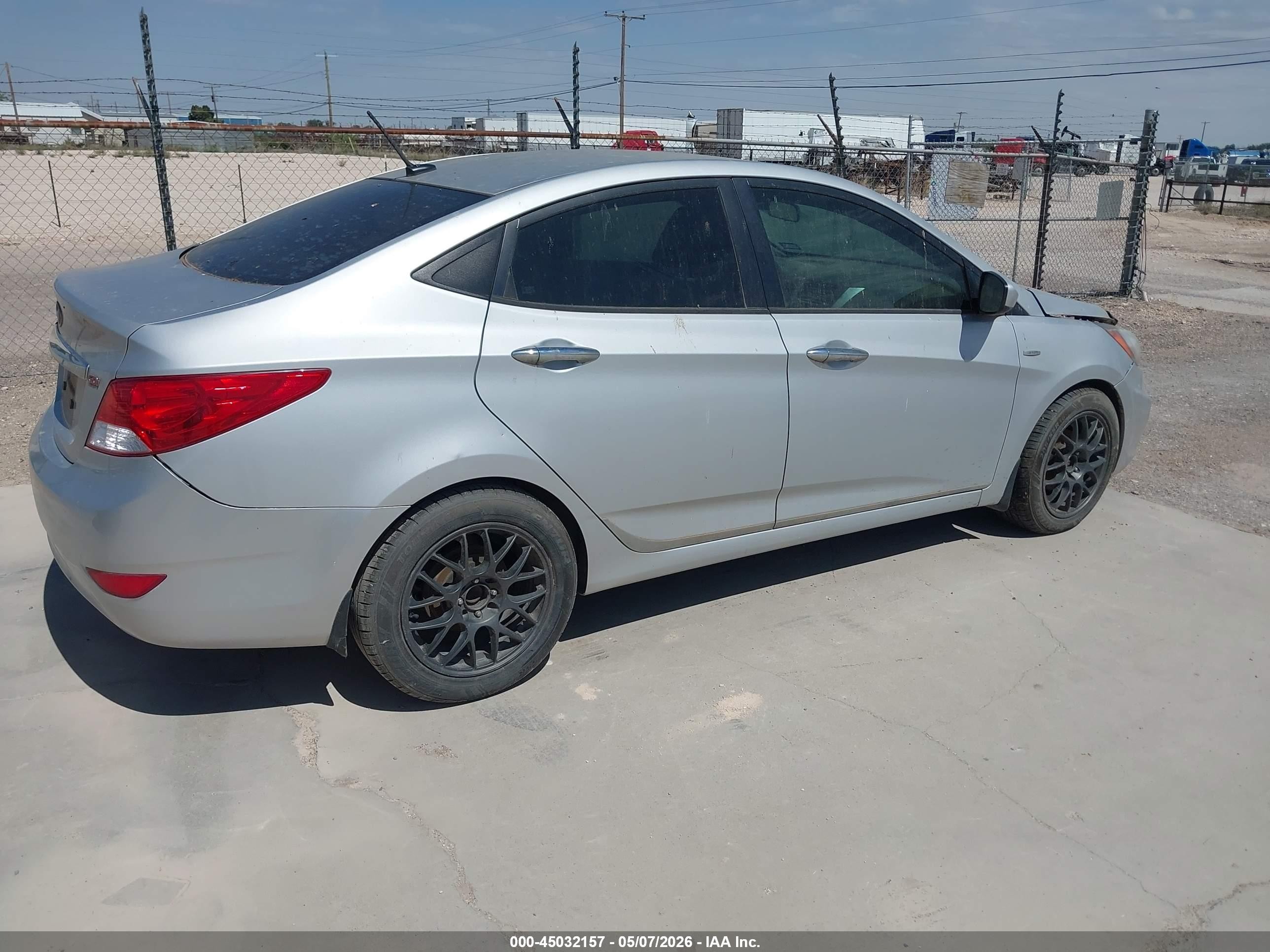2013 Hyundai Accent Gls Silver vin: KMHCT4AE5DU305199