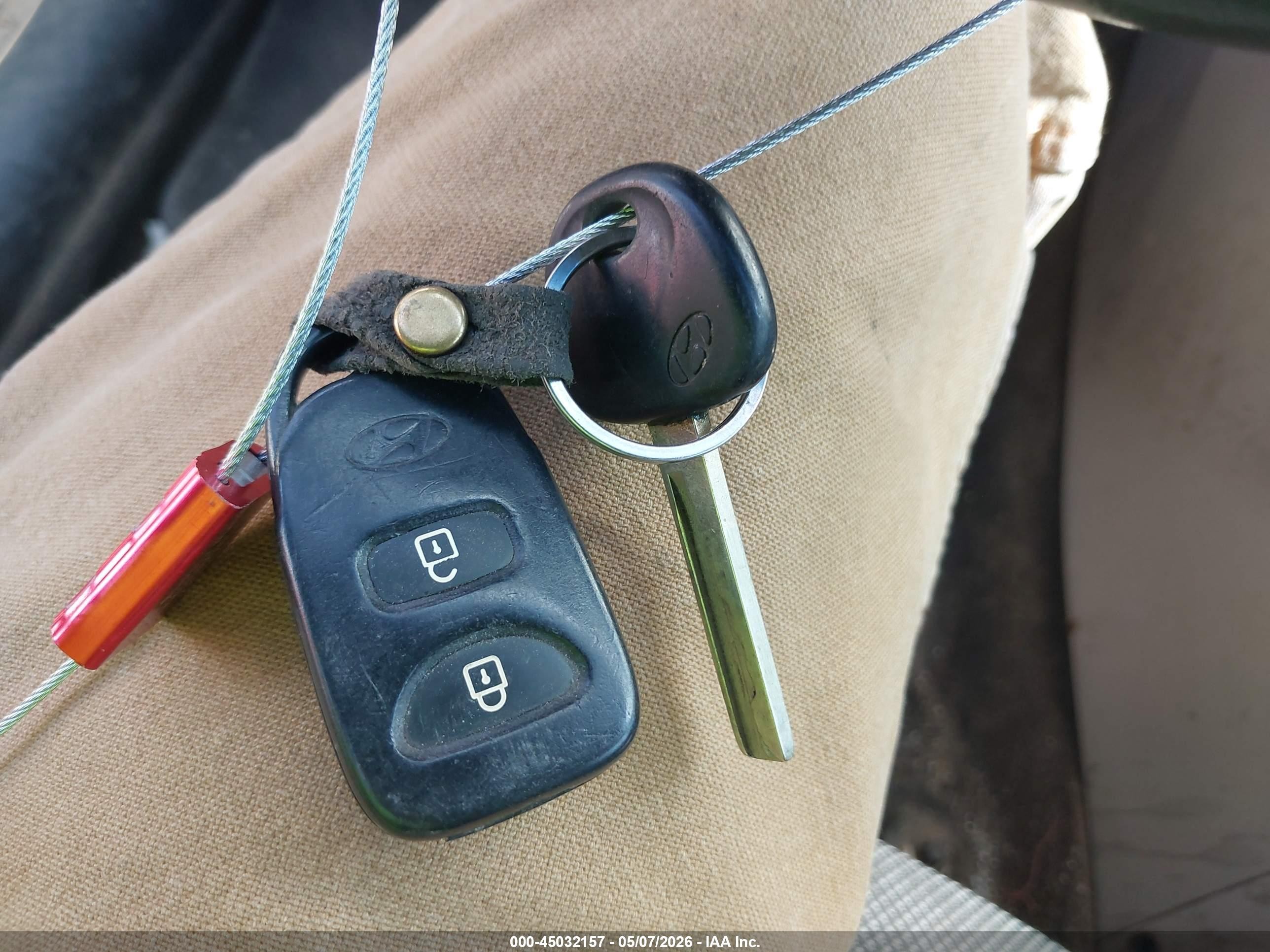 2013 Hyundai Accent Gls Silver vin: KMHCT4AE5DU305199