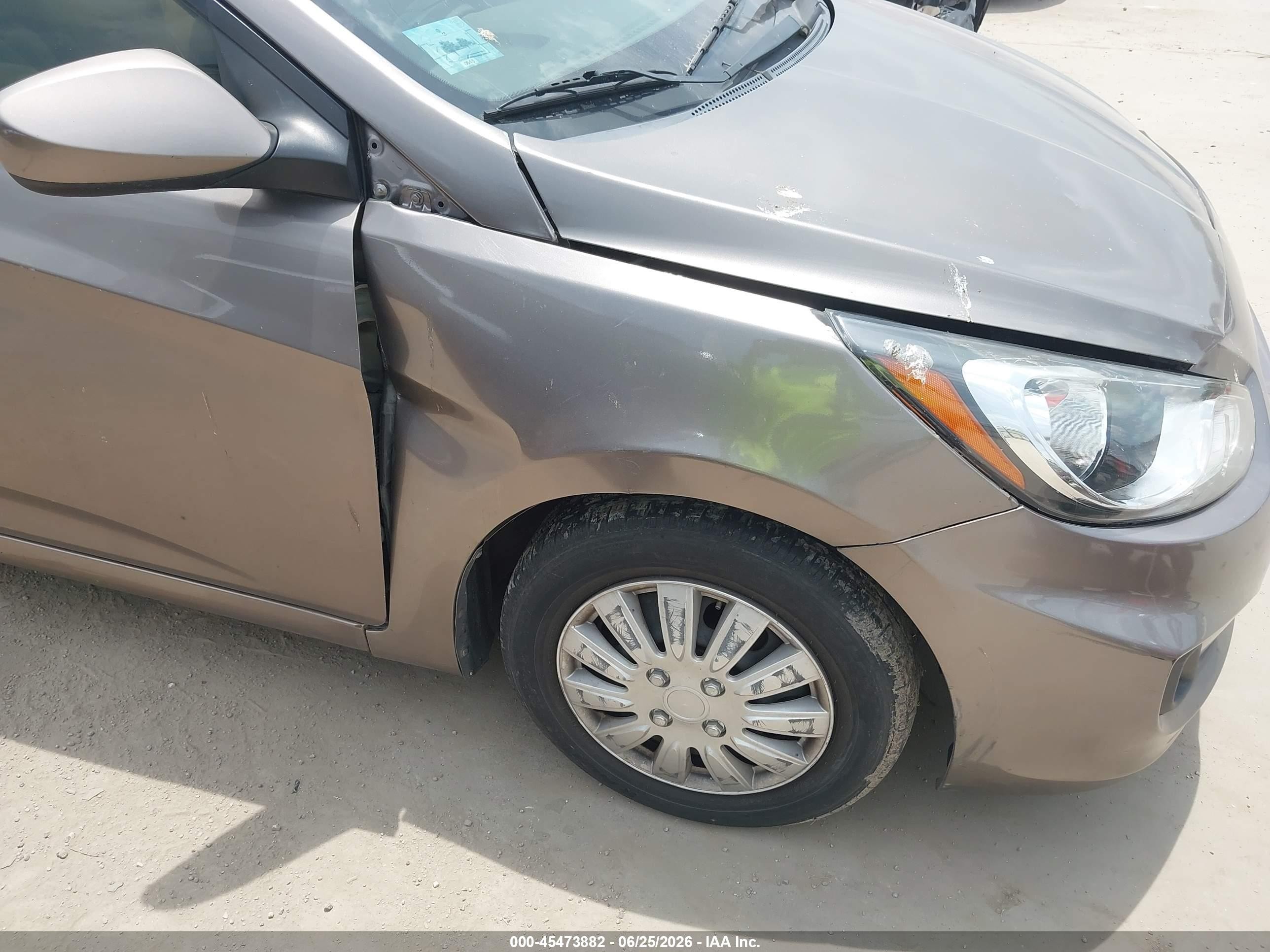 2013 Hyundai Accent Gls Brown vin: KMHCT4AE5DU347081