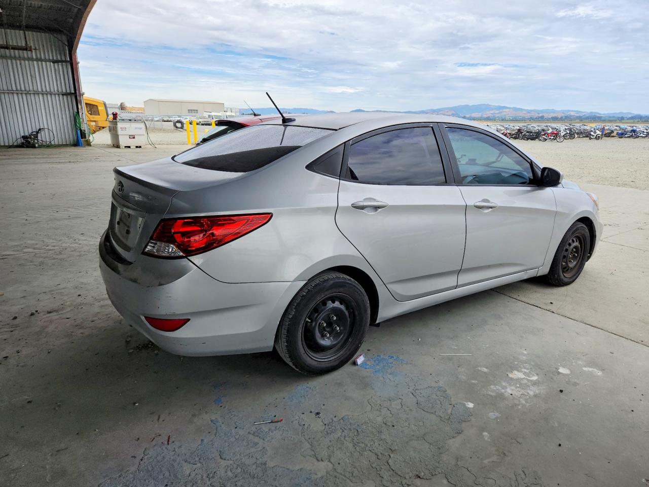 2013 Hyundai Accent Gls Silver vin: KMHCT4AE5DU501837