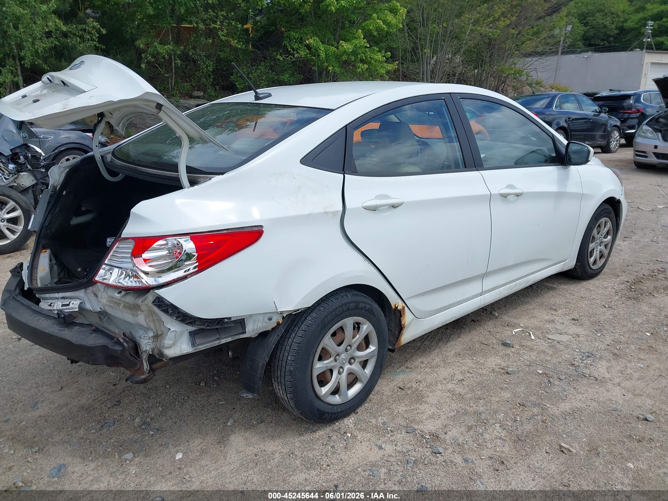 2013 Hyundai Accent Gls White vin: KMHCT4AE5DU507072