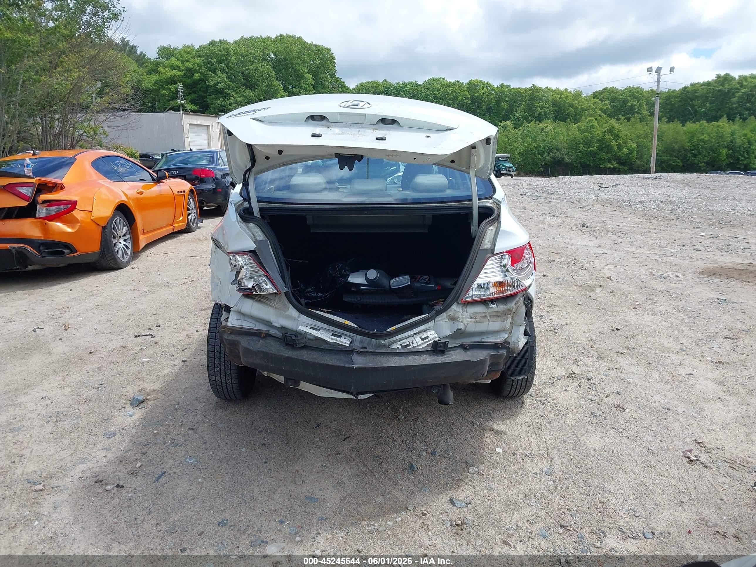 2013 Hyundai Accent Gls White vin: KMHCT4AE5DU507072