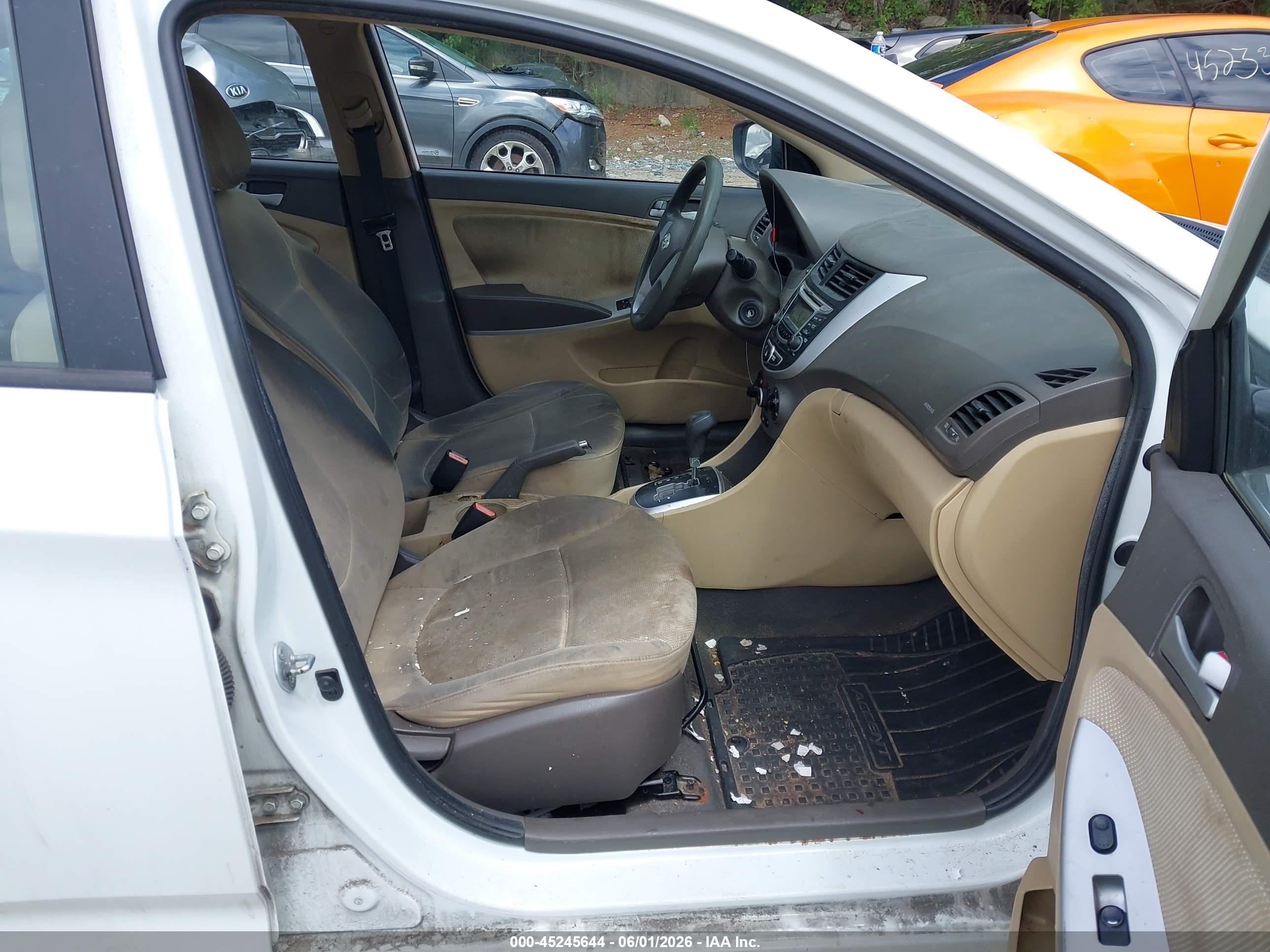 2013 Hyundai Accent Gls White vin: KMHCT4AE5DU507072
