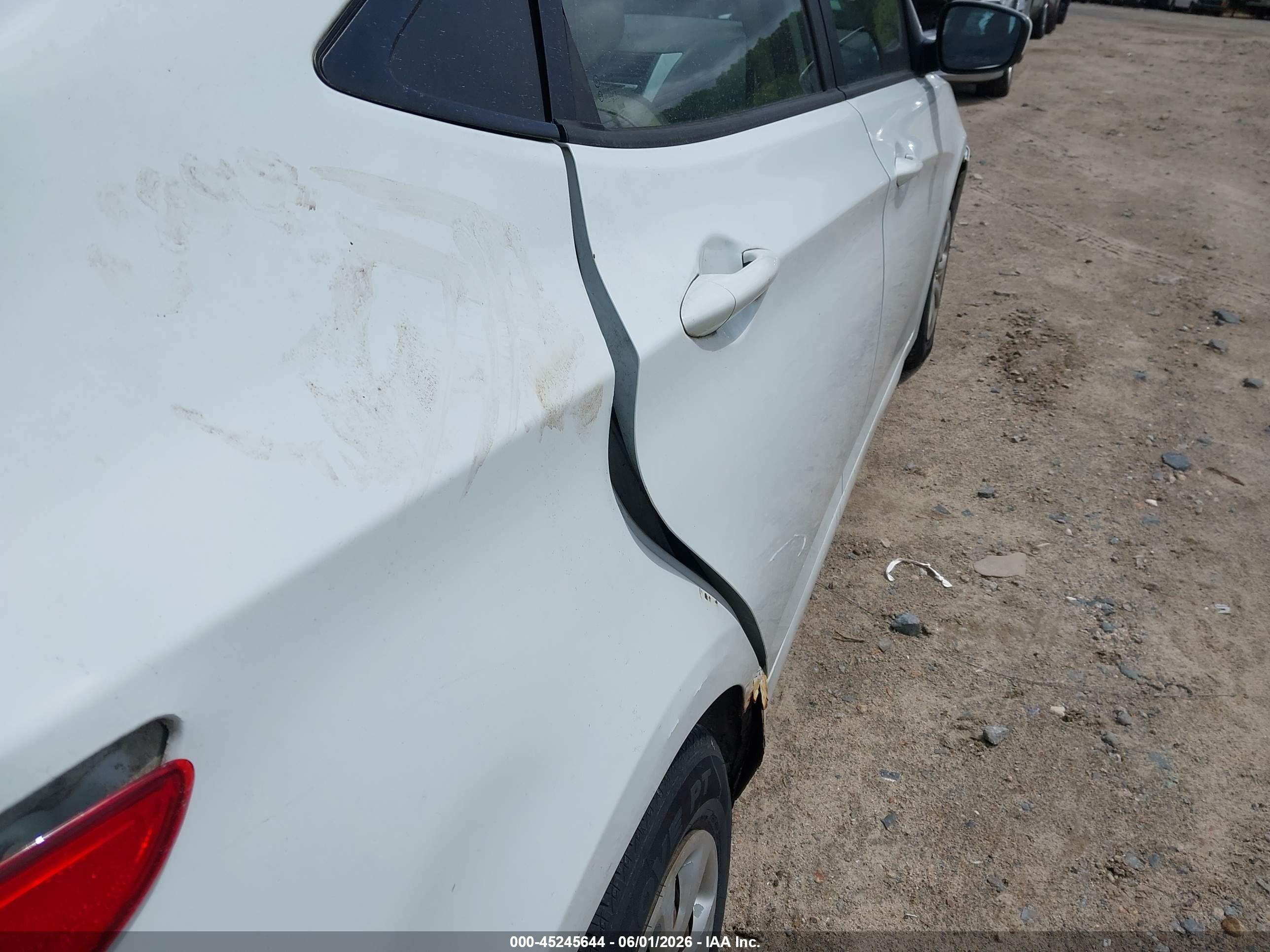 2013 Hyundai Accent Gls White vin: KMHCT4AE5DU507072