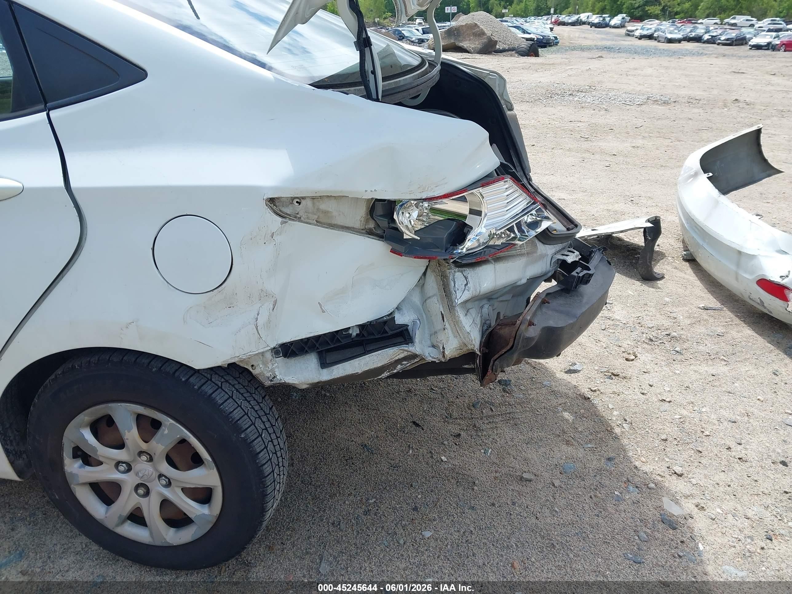 2013 Hyundai Accent Gls White vin: KMHCT4AE5DU507072