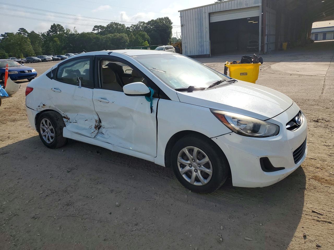 2014 Hyundai Accent Gls White vin: KMHCT4AE5EU607609