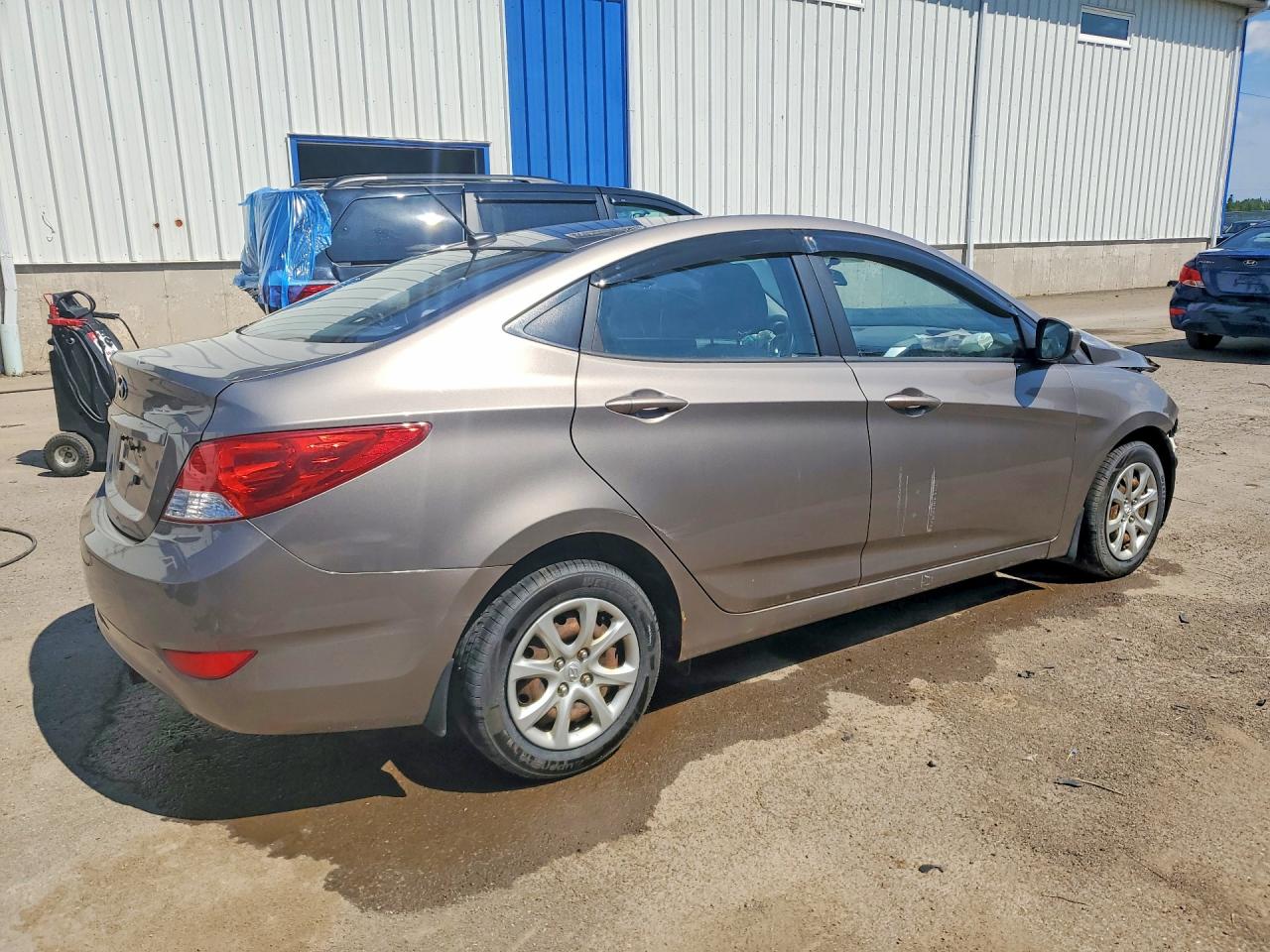 2014 Hyundai Accent Gls Tan vin: KMHCT4AE5EU608355