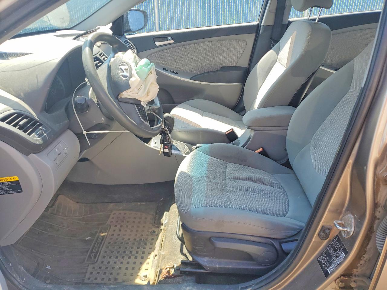 2014 Hyundai Accent Gls Tan vin: KMHCT4AE5EU608355