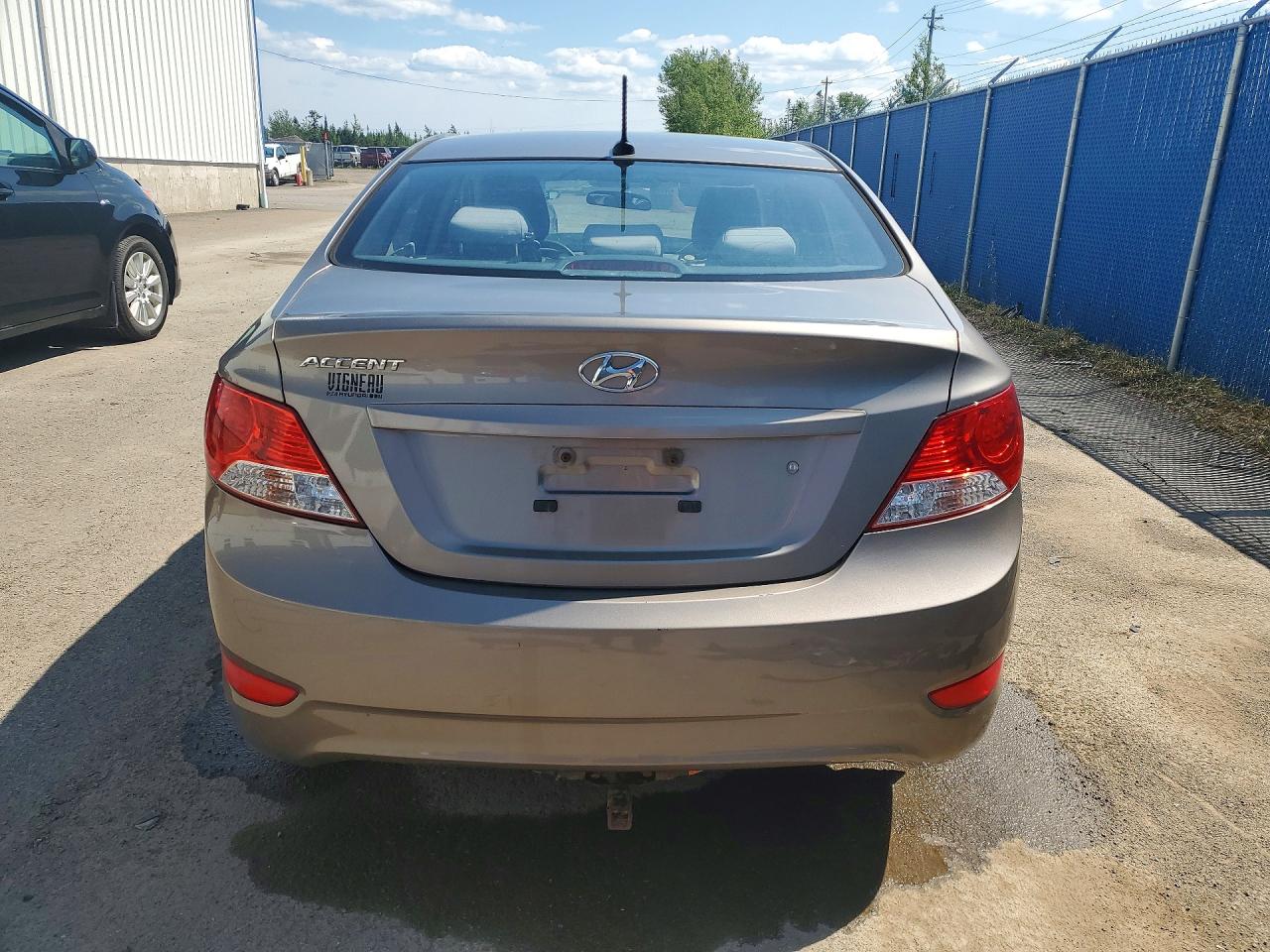 2014 Hyundai Accent Gls Tan vin: KMHCT4AE5EU608355
