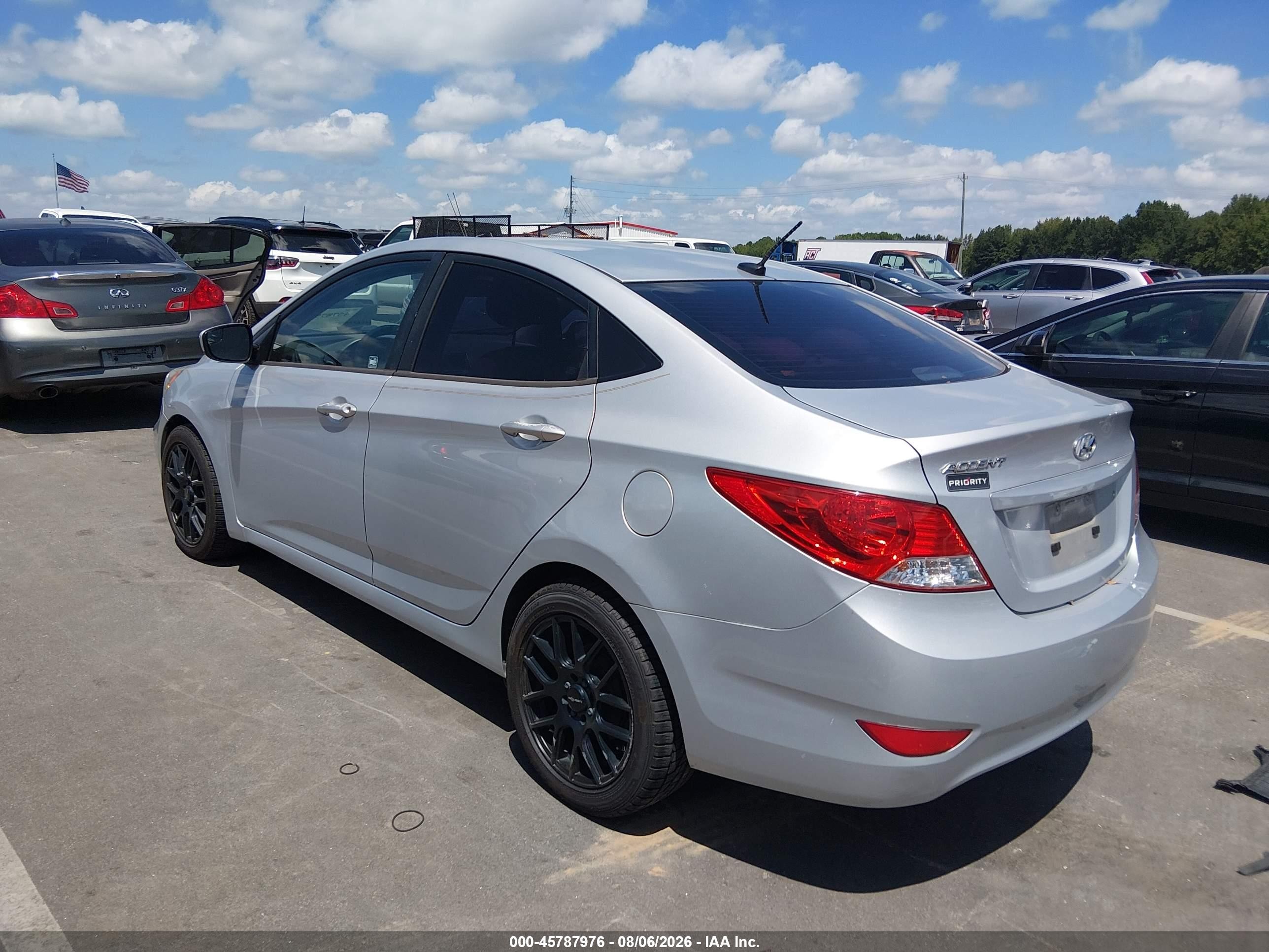 2014 Hyundai Accent Gls Silver vin: KMHCT4AE5EU642957