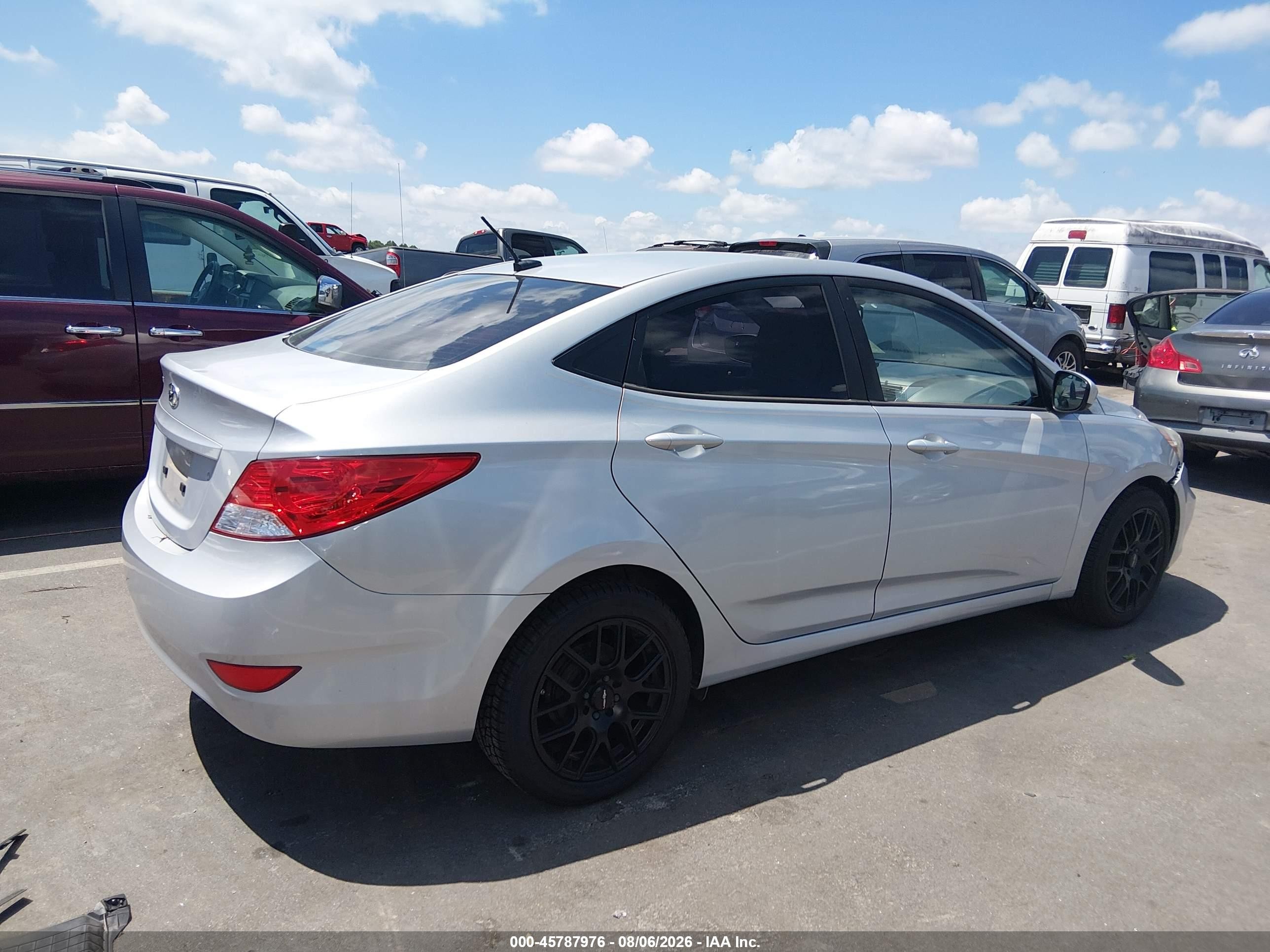 2014 Hyundai Accent Gls Silver vin: KMHCT4AE5EU642957