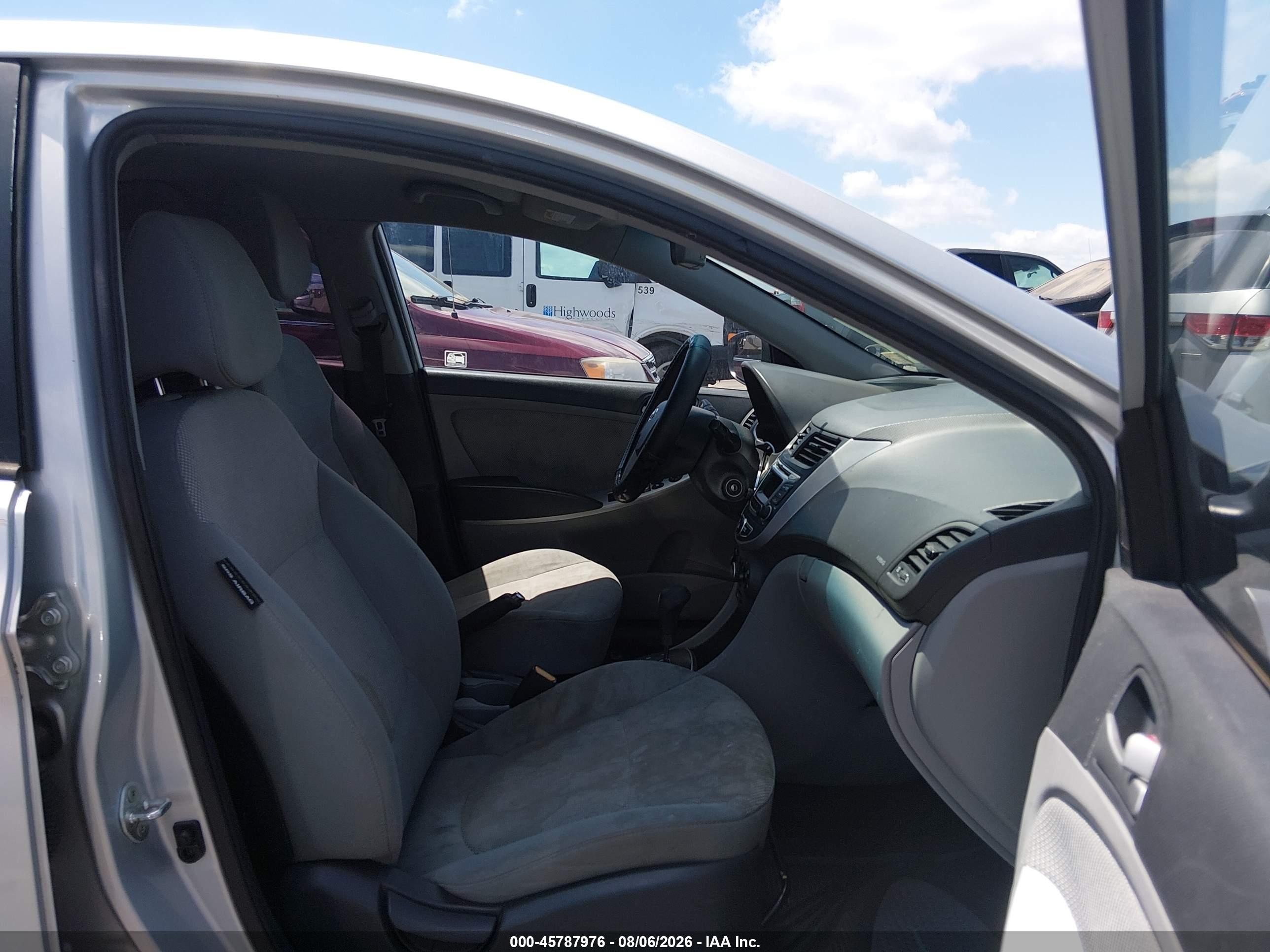 2014 Hyundai Accent Gls Silver vin: KMHCT4AE5EU642957