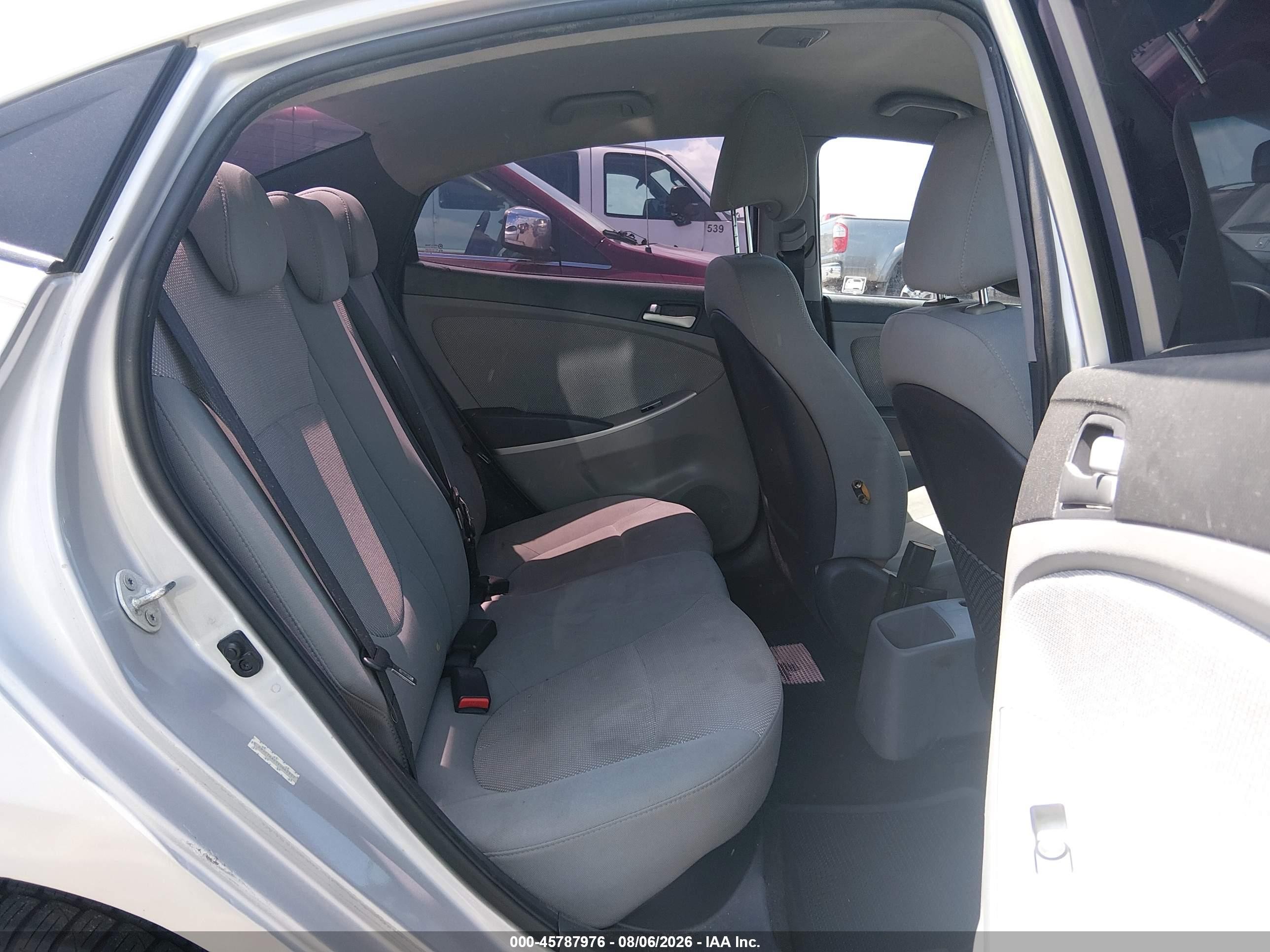 2014 Hyundai Accent Gls Silver vin: KMHCT4AE5EU642957
