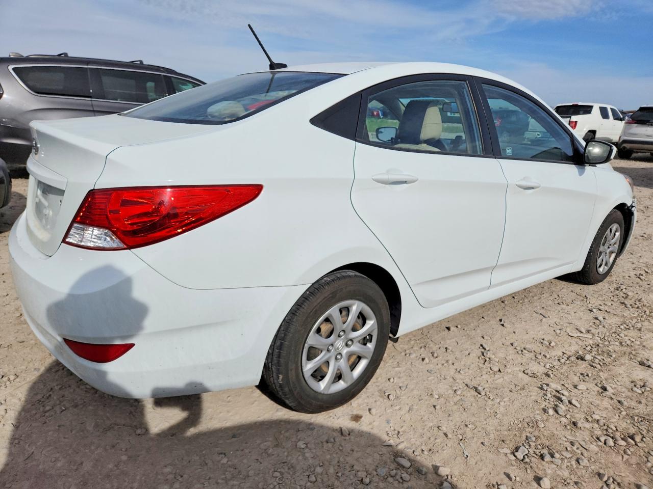 2014 Hyundai Accent Gls White vin: KMHCT4AE5EU713977