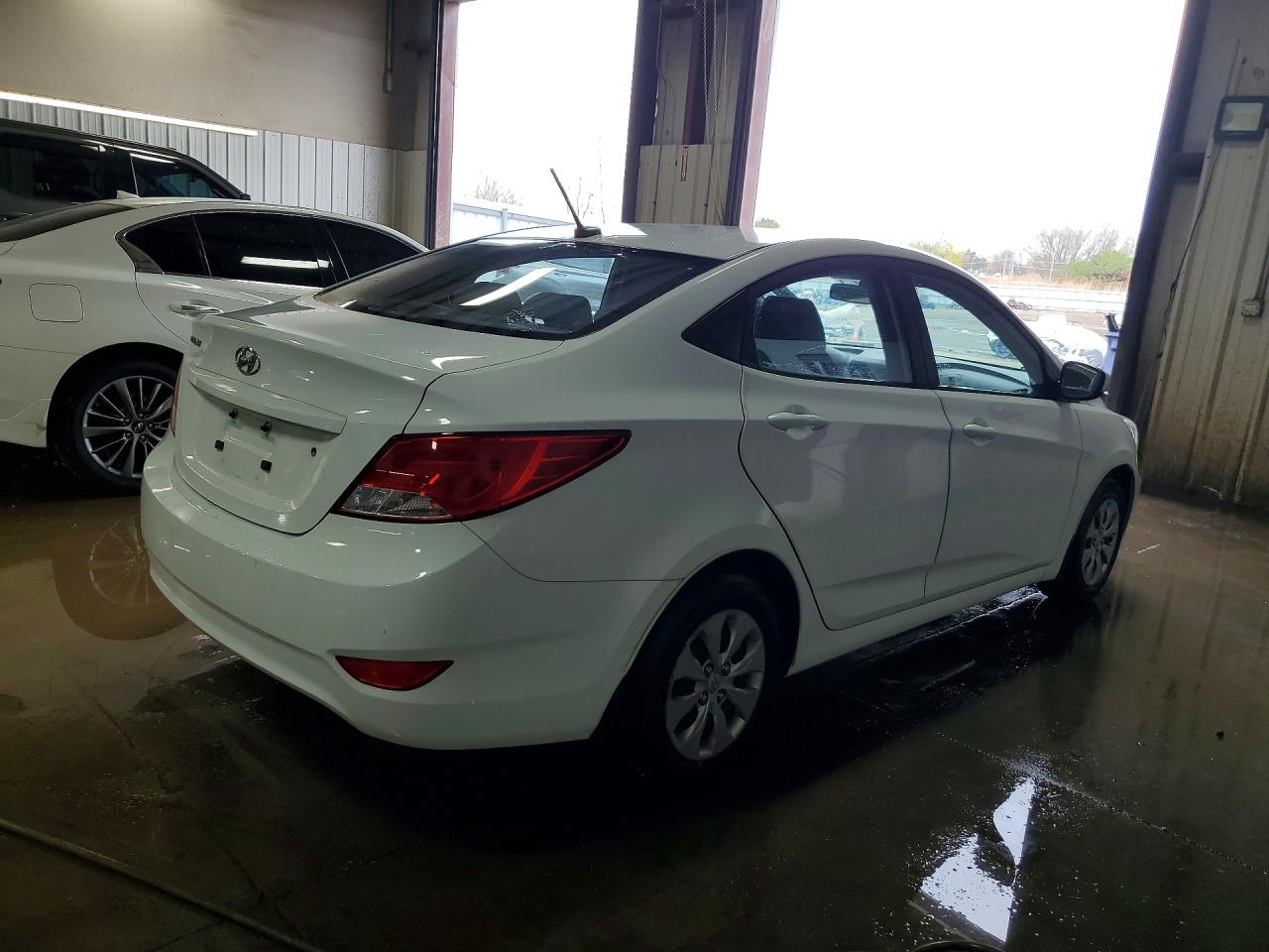 2015 Hyundai Accent Gls White vin: KMHCT4AE5FU799406