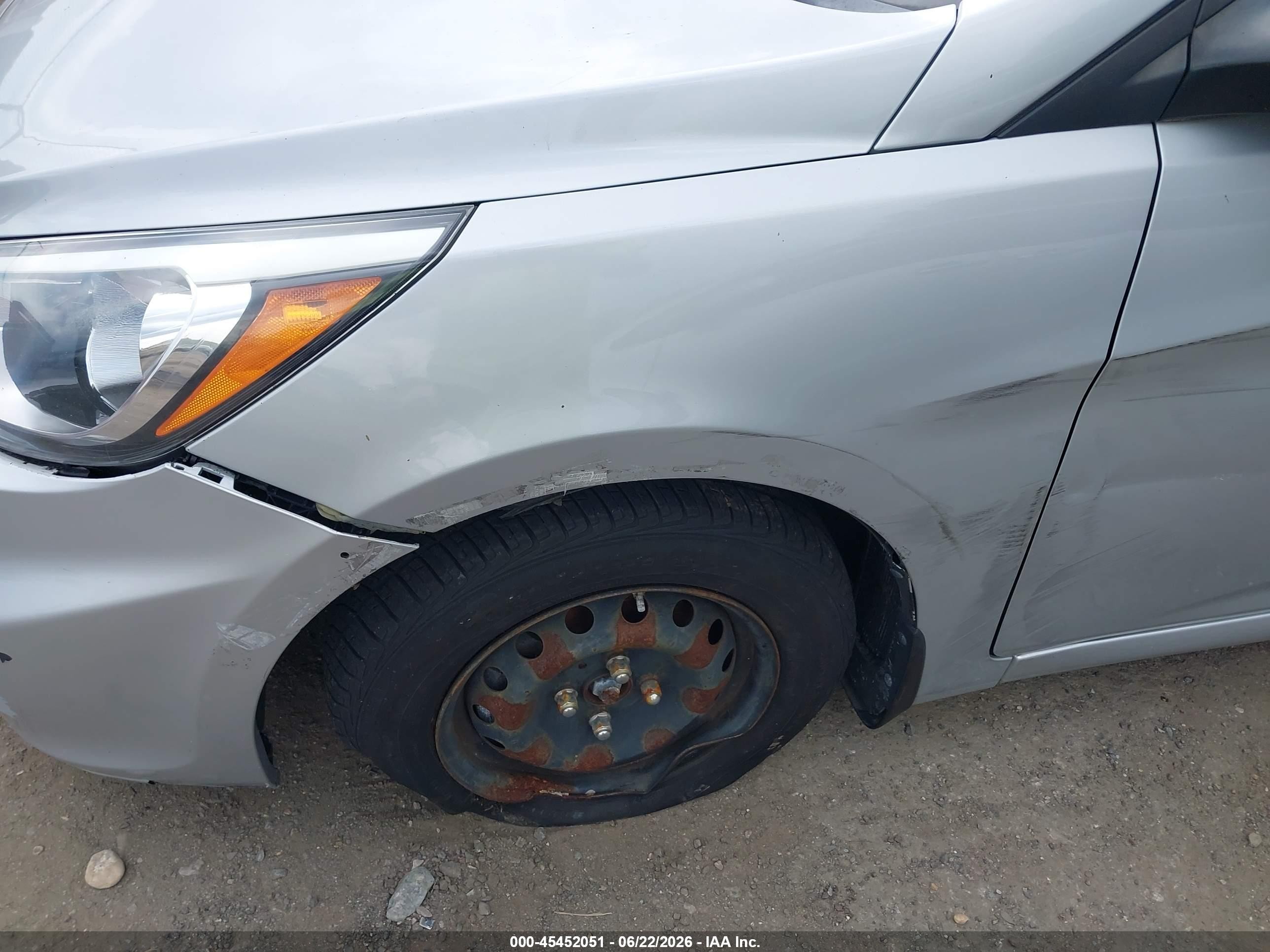 2015 Hyundai Accent Gls Silver vin: KMHCT4AE5FU923125
