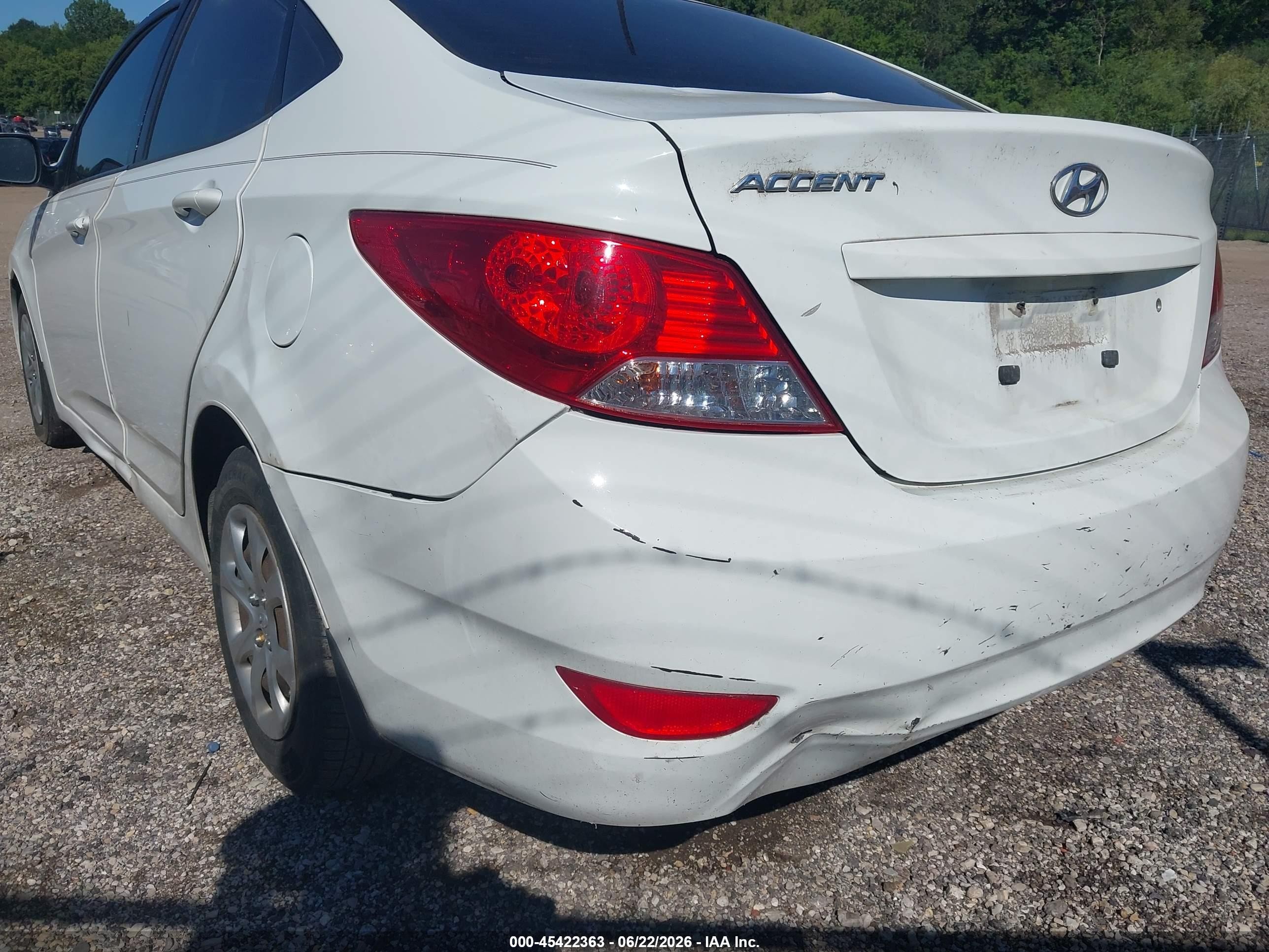 2012 Hyundai Accent Gls White vin: KMHCT4AE6CU208320