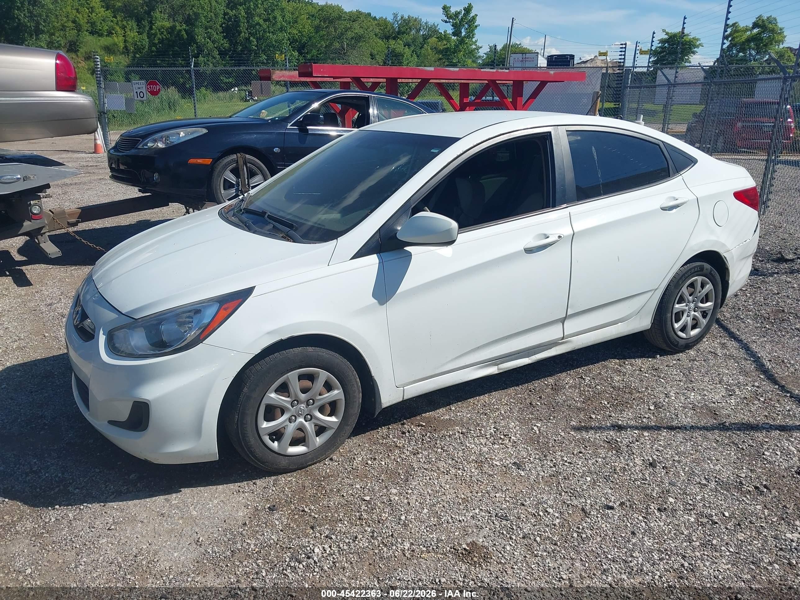 2012 Hyundai Accent Gls White vin: KMHCT4AE6CU208320