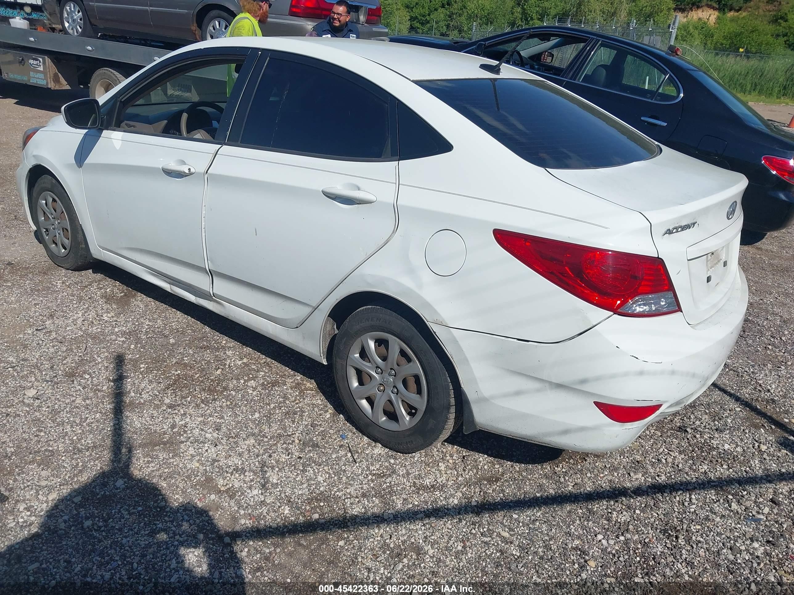 2012 Hyundai Accent Gls White vin: KMHCT4AE6CU208320