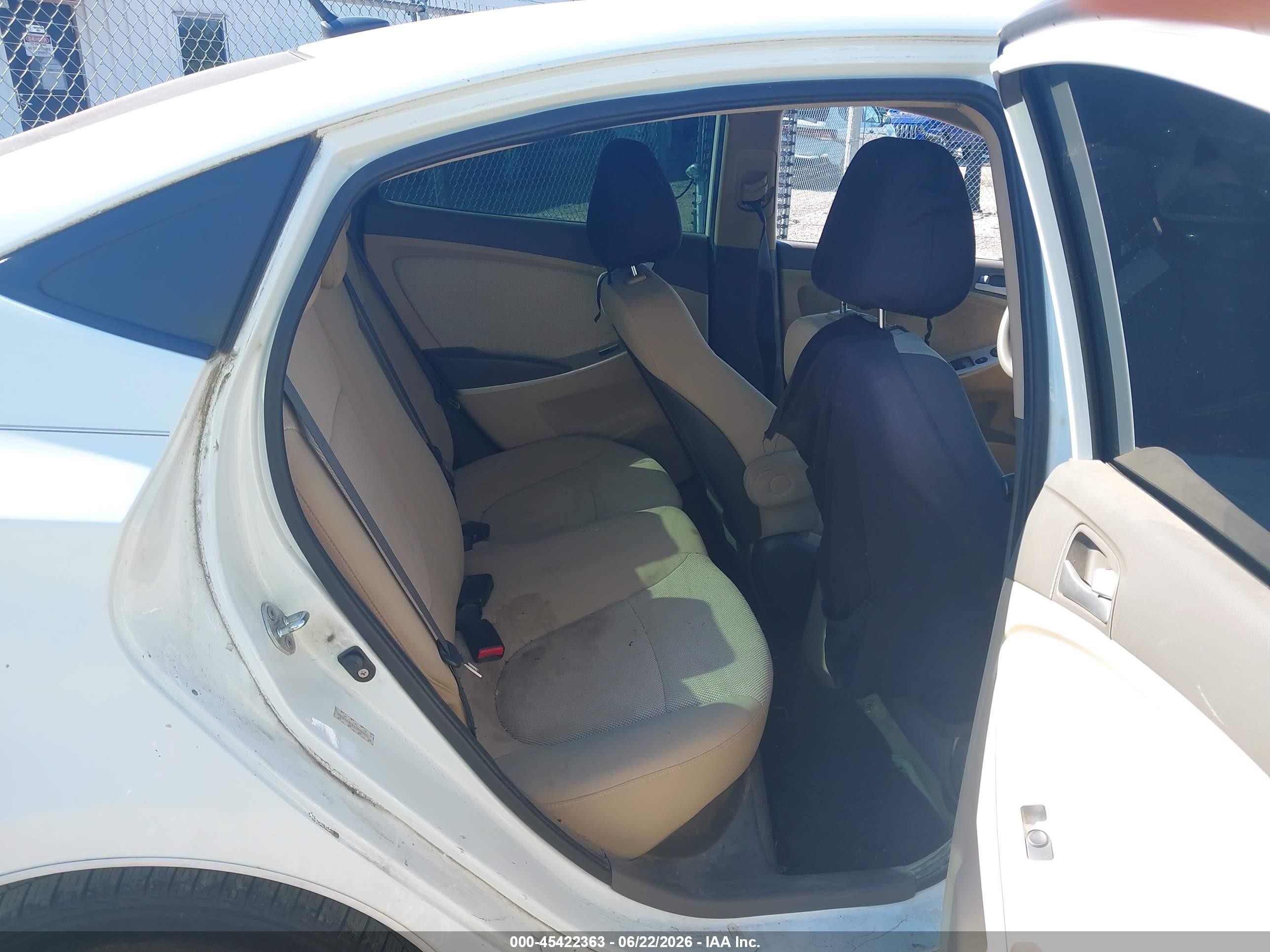 2012 Hyundai Accent Gls White vin: KMHCT4AE6CU208320