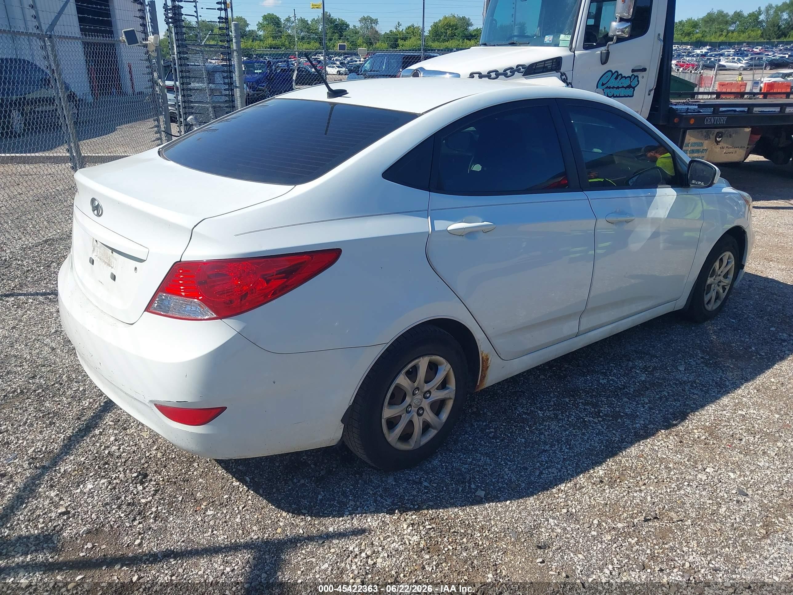 2012 Hyundai Accent Gls White vin: KMHCT4AE6CU208320