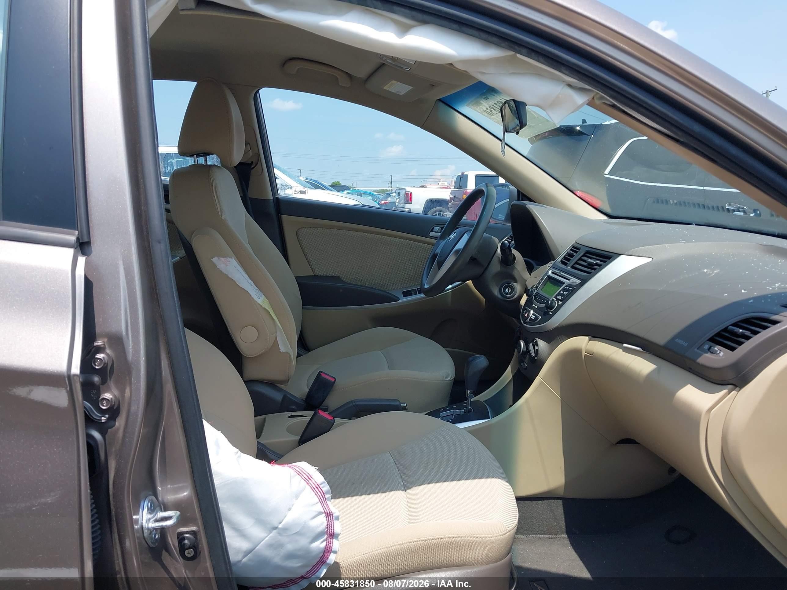 2012 Hyundai Accent Gls Cream vin: KMHCT4AE6CU236666